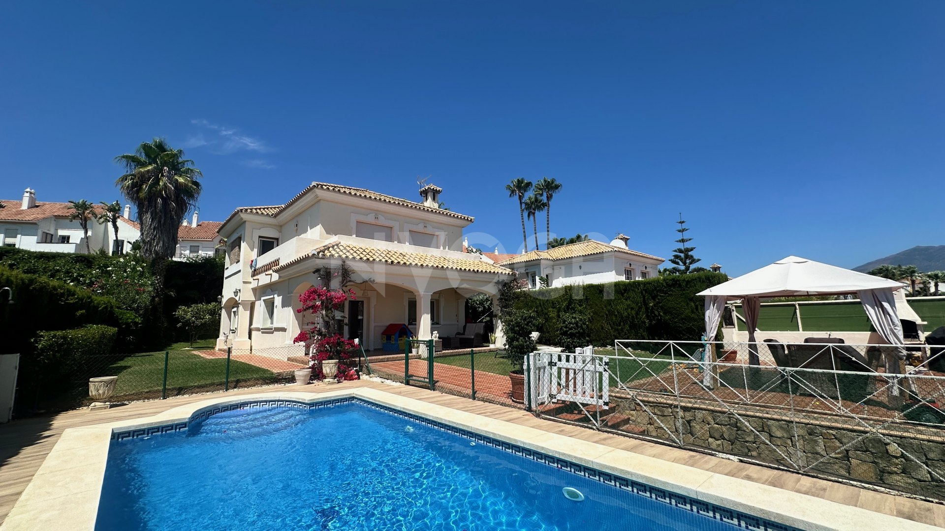 Spectacular Villa with private pool in Benahavis, READY TO COME IN!