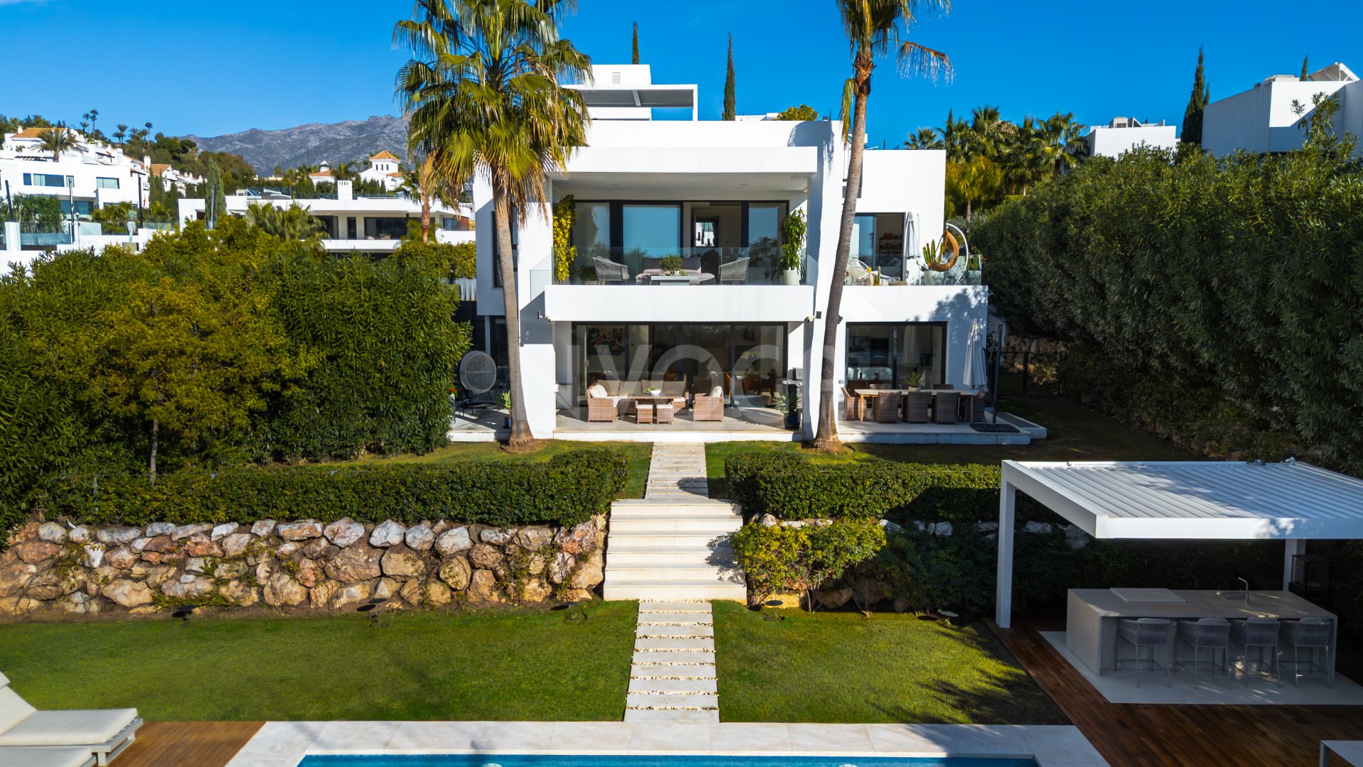 VILLA CONTEMPORÁNEA DE LUJO EN NUEVA ANDALUCÍA