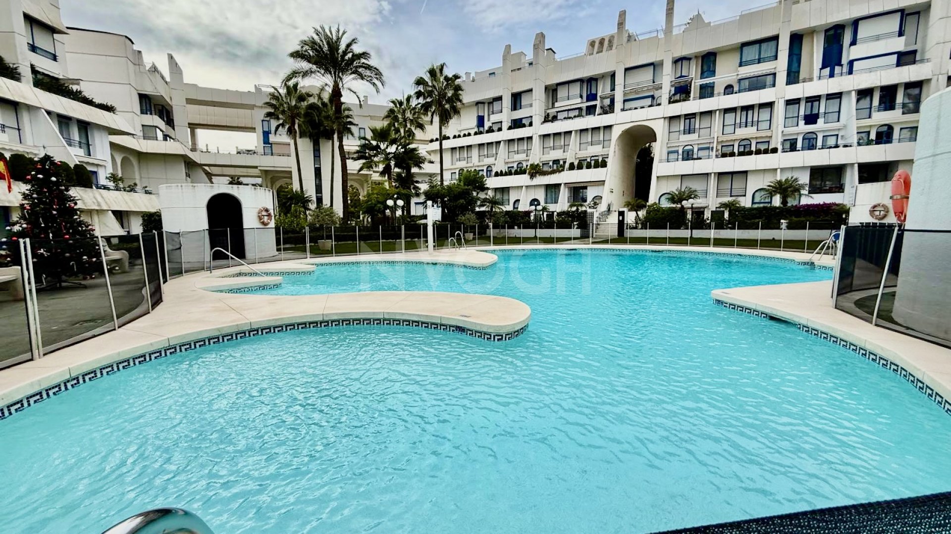 Magnificent duplex just 100 metres from the beach, in the heart of Marbella.