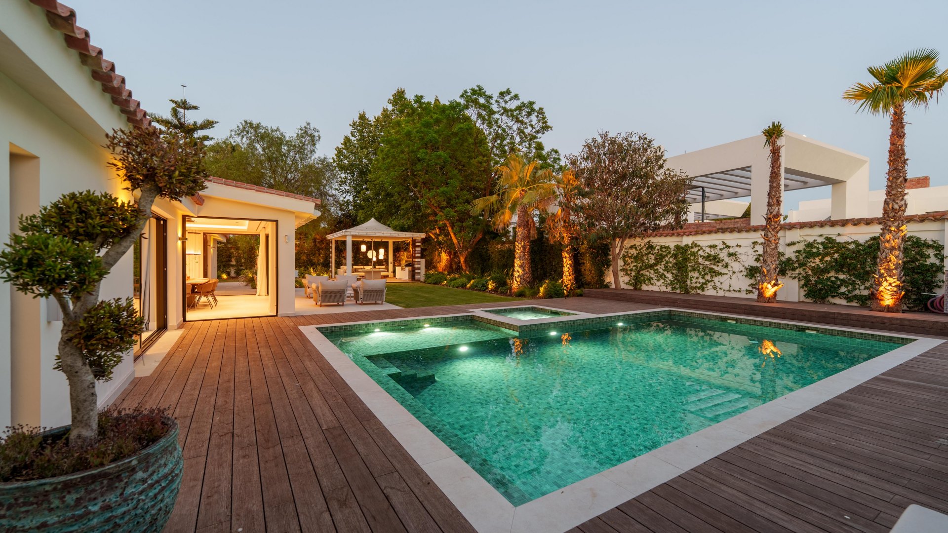 Elegant Beachside Villa in Puerto Banús