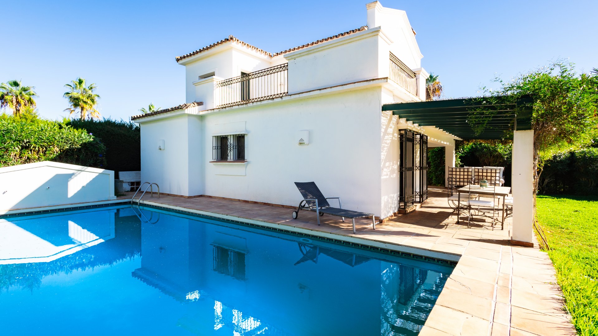 Encantadora villa de 4 dormitorios cerca del mar en El Saladillo – Cancelada, Estepona