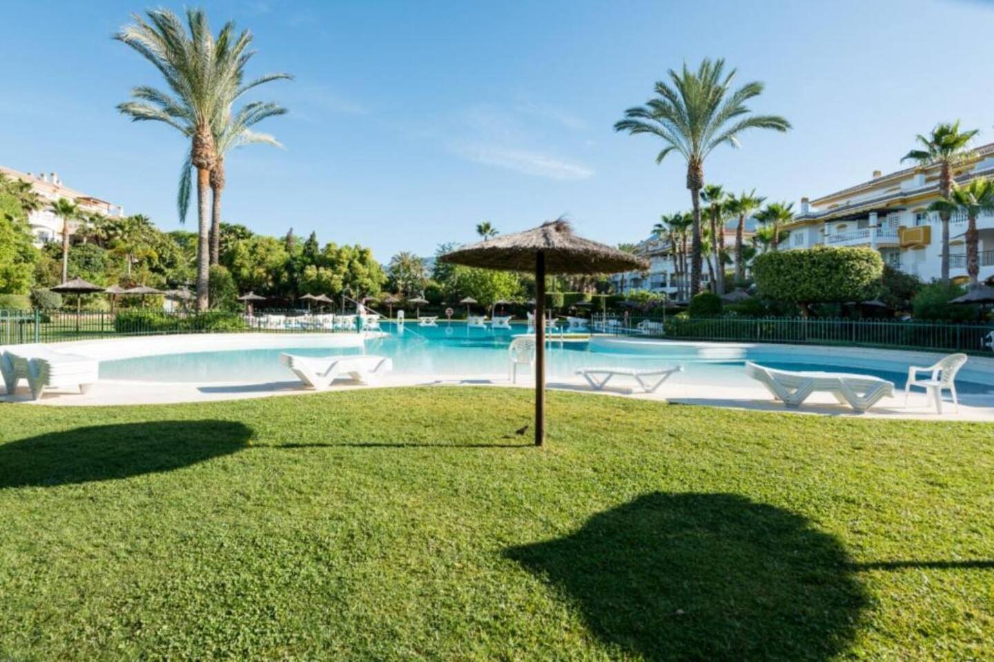 Fabulous ground floor apartment with private garden in Dama de Noche – Marbella