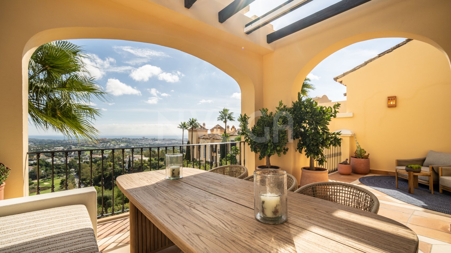 Ático de Lujo con Vistas Panorámicas en La Quinta