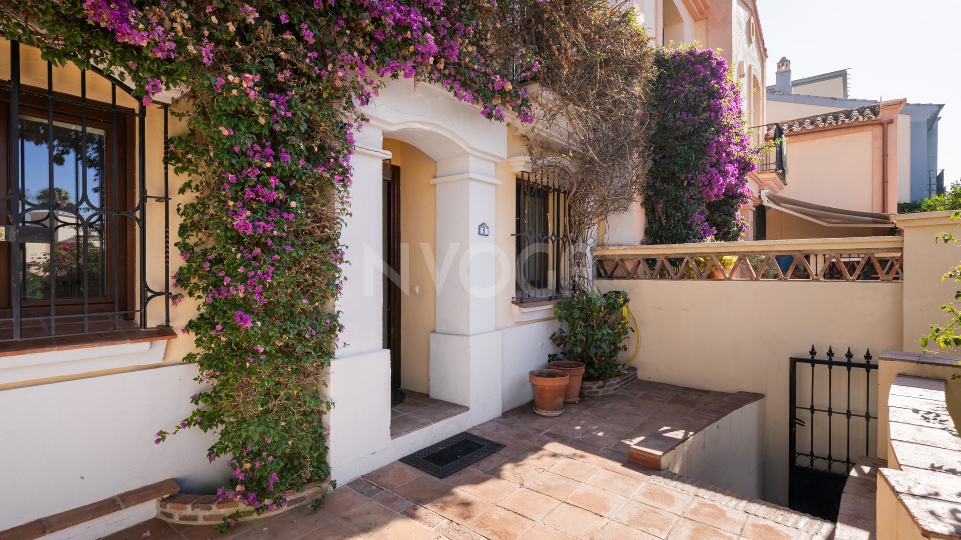 Exclusiva vivienda adosada en primera línea del Golf en Guadalmina Alta - Marbella