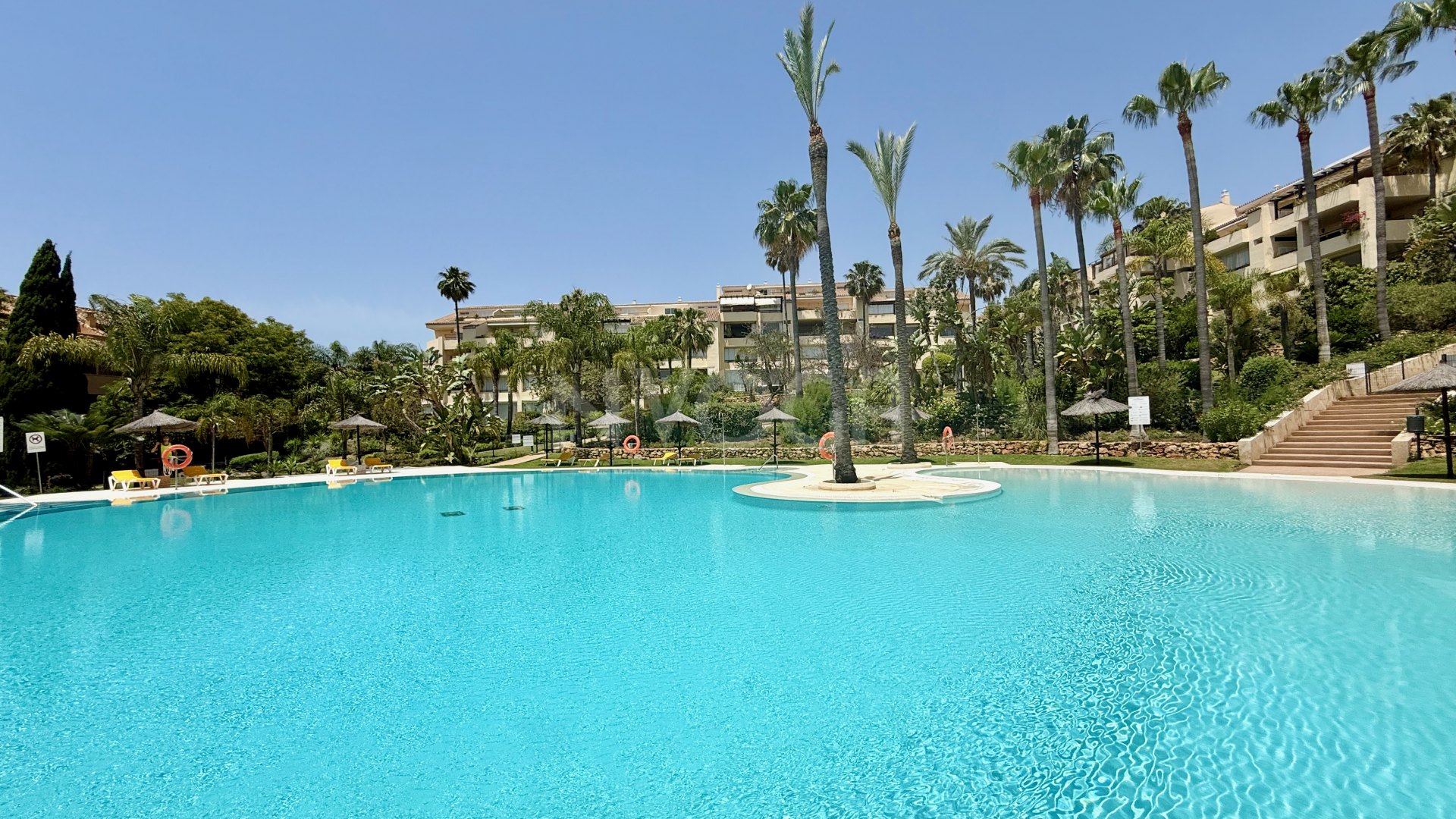 Fabulous duplex penthouse on the second line of the natural dune beach in Bahia de Marbella, Marbella East
