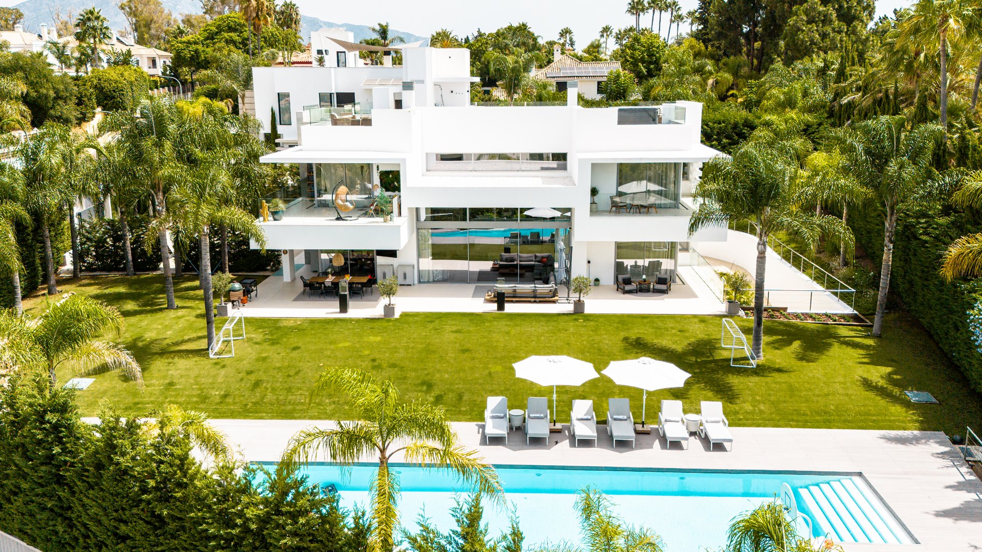 Luxury Six-Bedroom Villa in Guadalmina Baja, Marbella