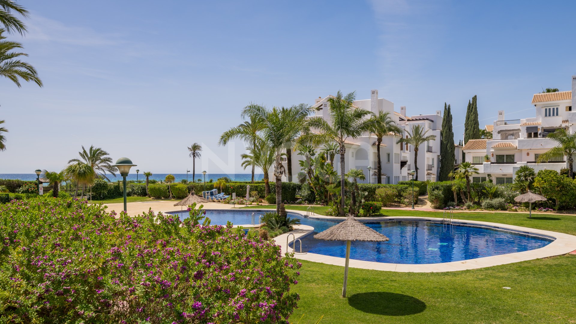 Luxury Frontline Beach Apartment with Sea and Golf Views – Palm Beach, Reserva de Los Monteros