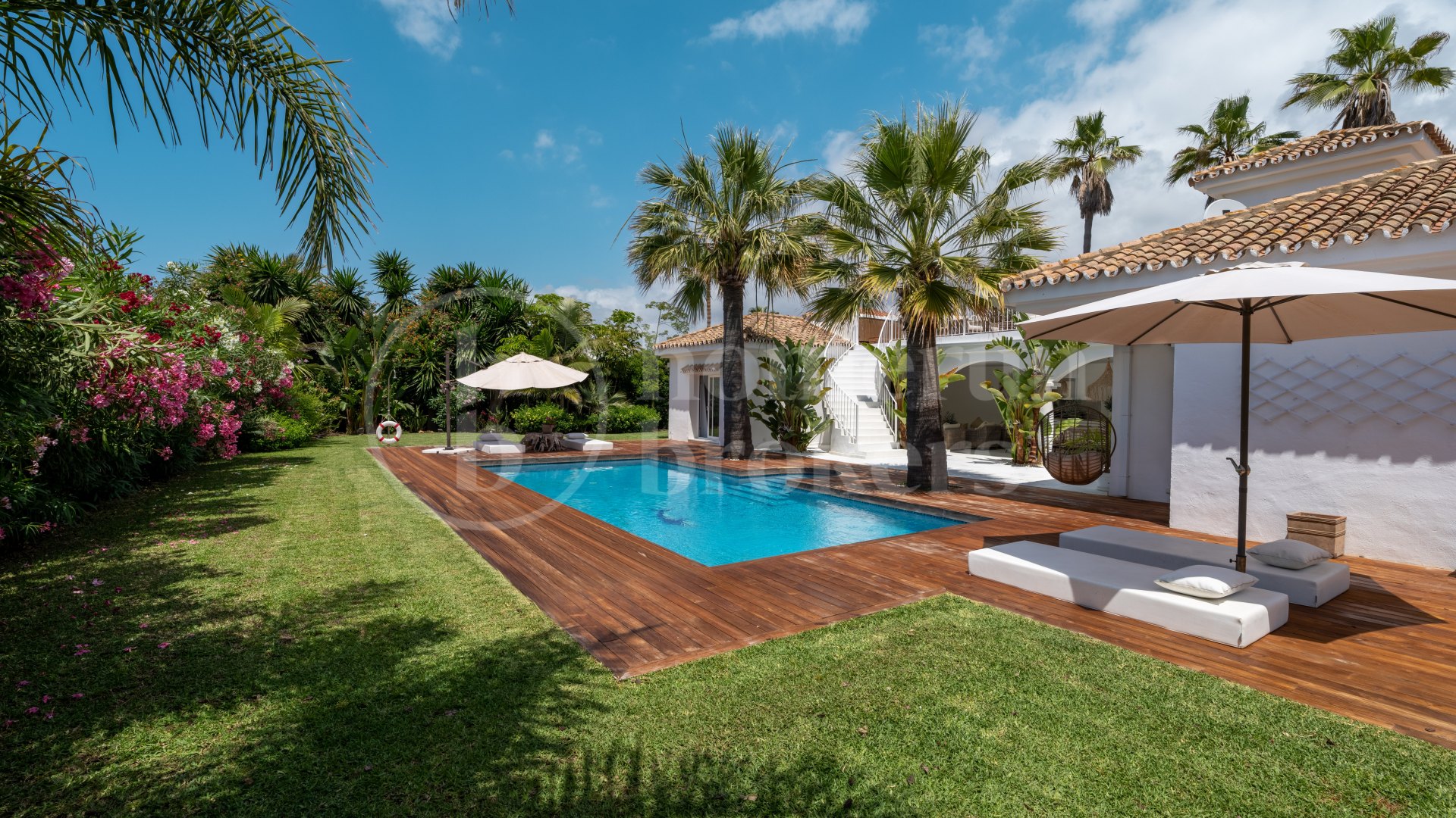 Villa Caribe - One Level Villa located Beachside Marbesa, East Marbella