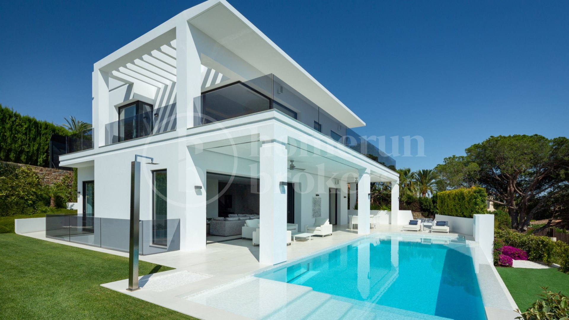 Villa Blue - Modern lyxig livsstil på Marbellas Gyllene Mil