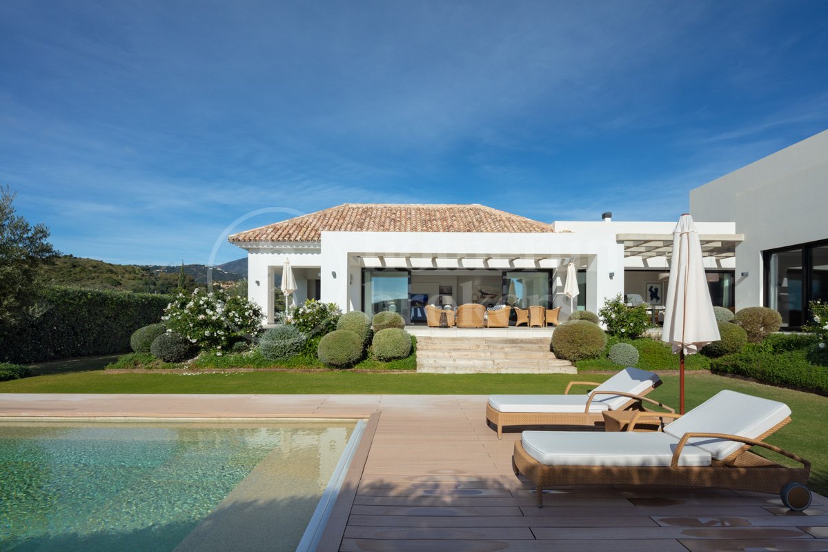 Casa Nevis - Exquisite Mediterranean Retreat in Marbella's Golf Valley