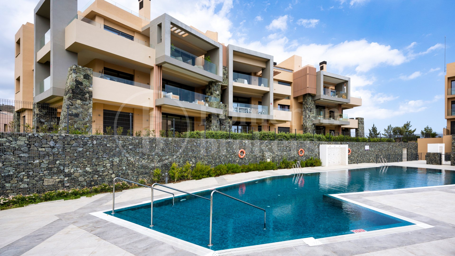 Drömlik lägenhet med 2 sovrum, terrass och fantastisk utsikt i Los Olivos, Marbella