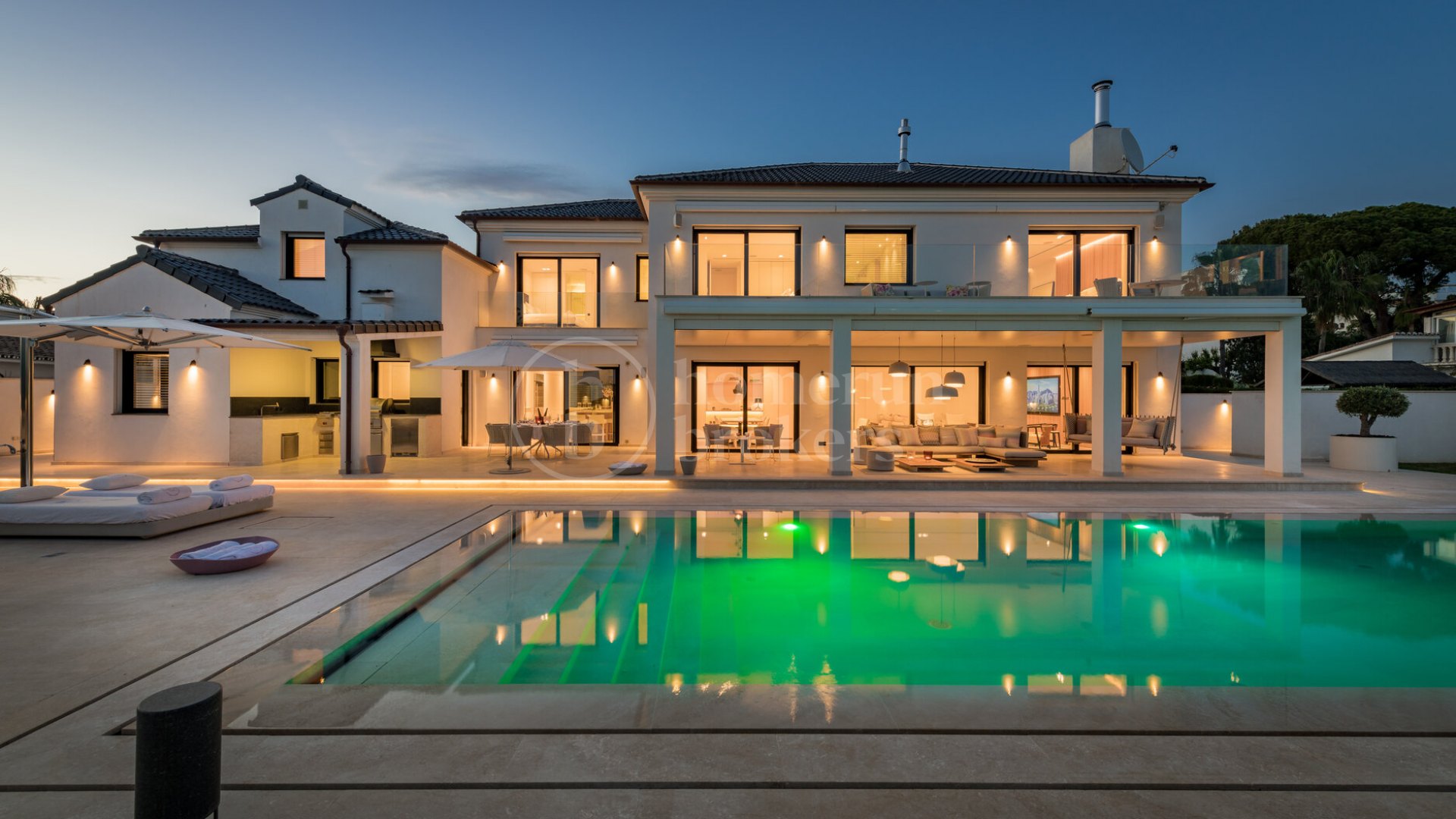 Luxury beachside villa in Golden Mile