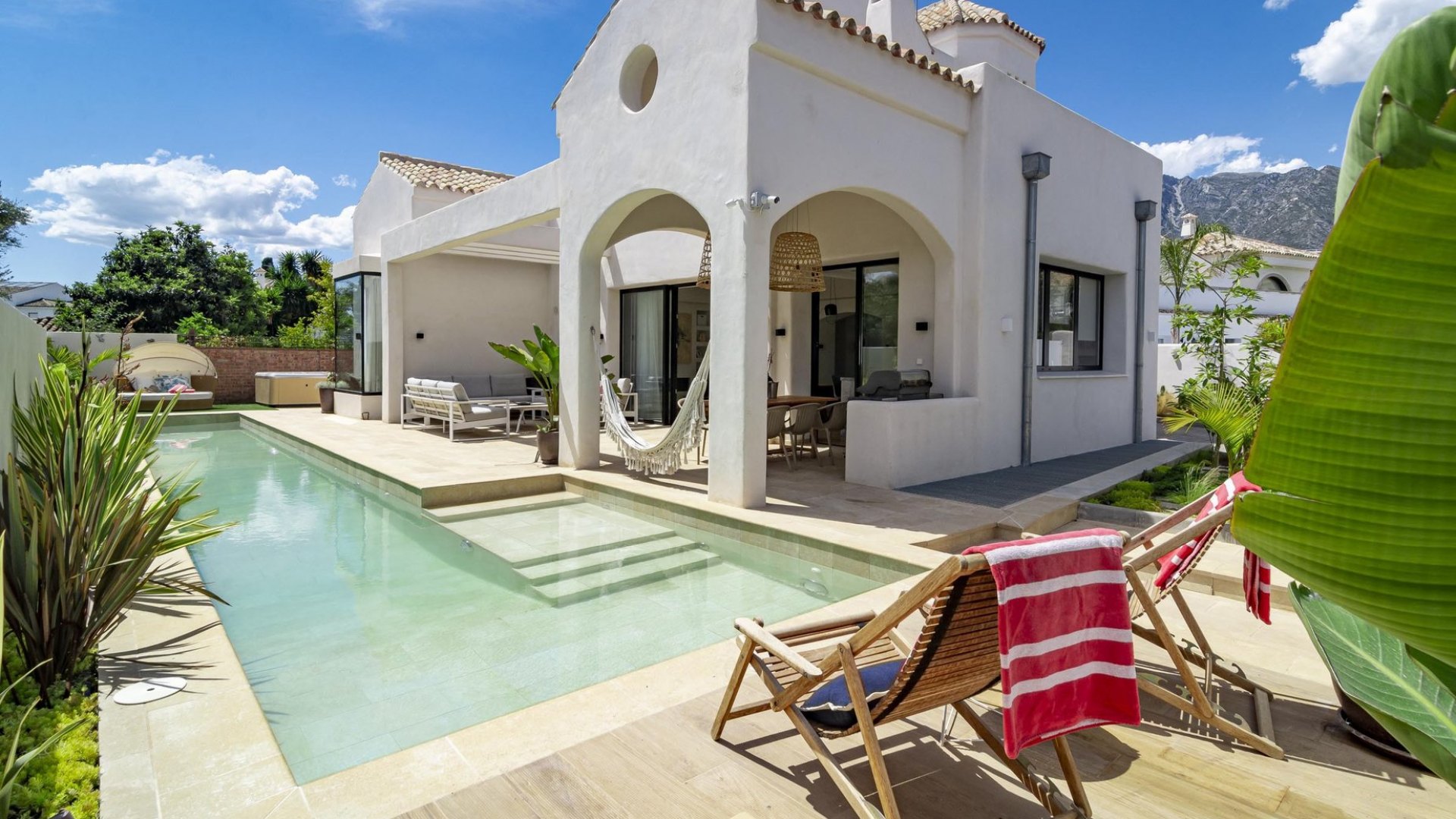 New built villa with California/Andalusian style in Puerto Banús