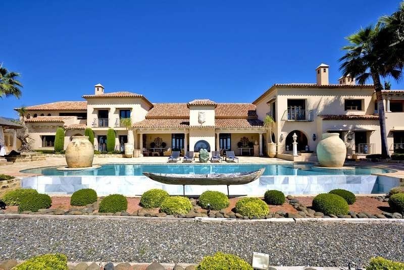Stunning villa in Los Monteros with direct access to the beach