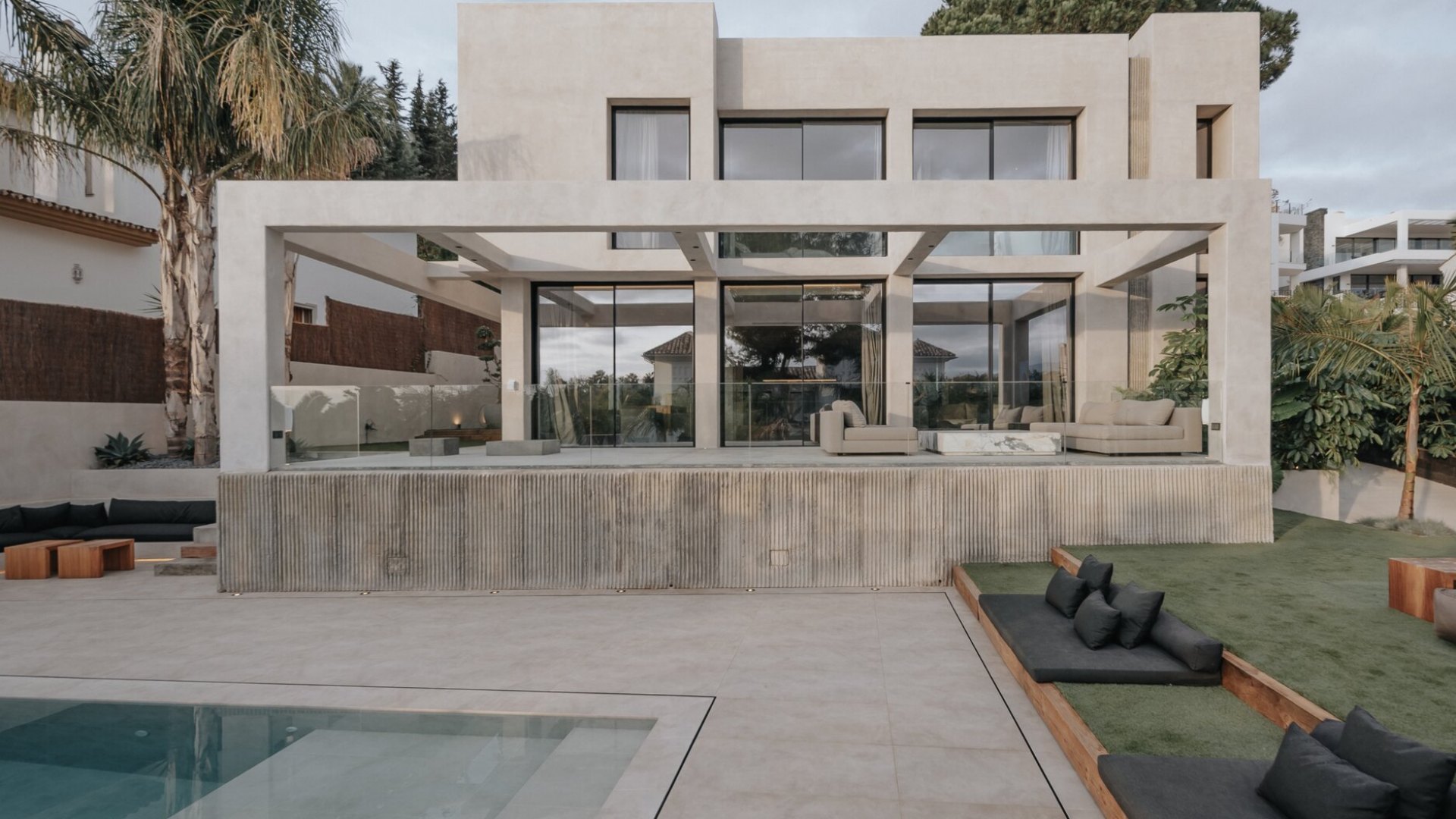 Impressive fully renovated villa in Nueva Andalucia