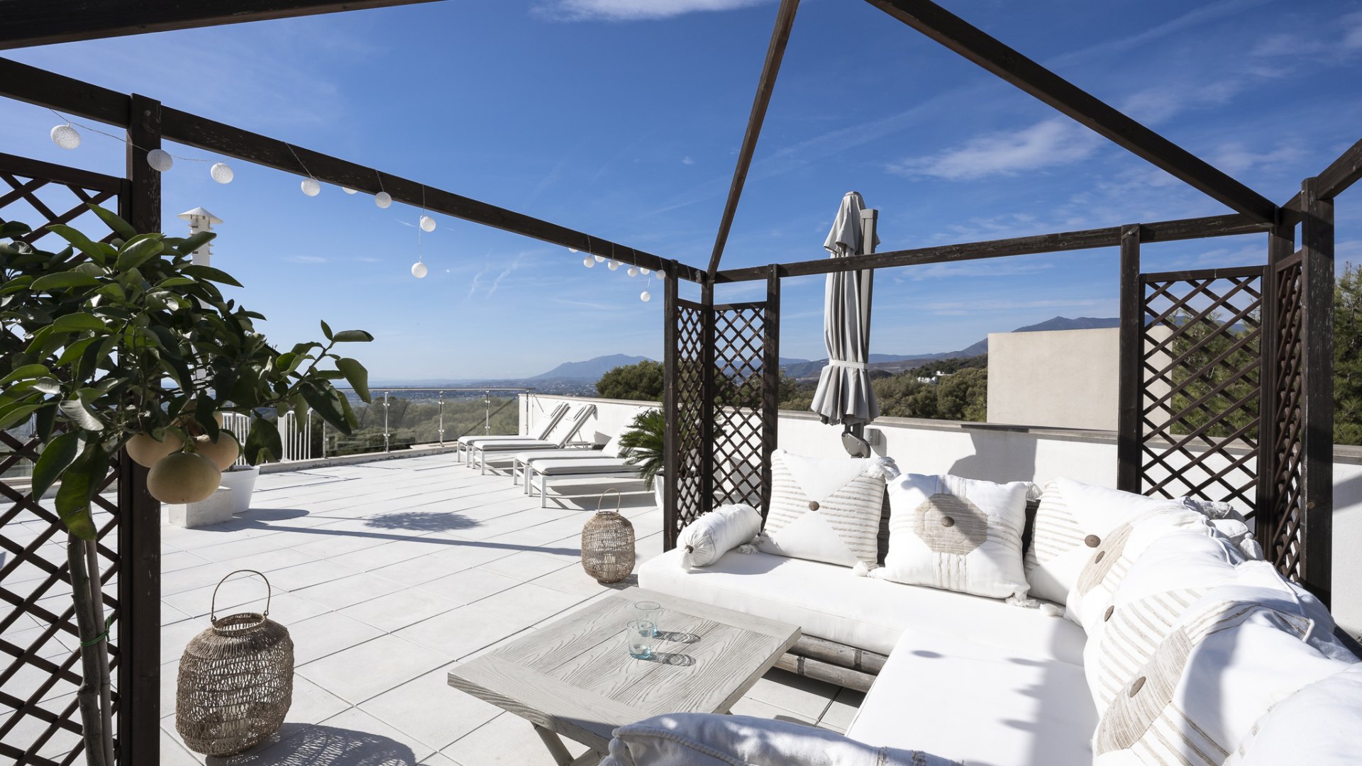 Spacious townhouse with panoramic views in Sierra Blanca