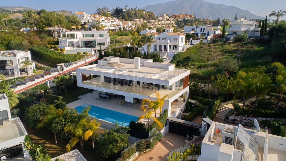 New golf valley luxury villa