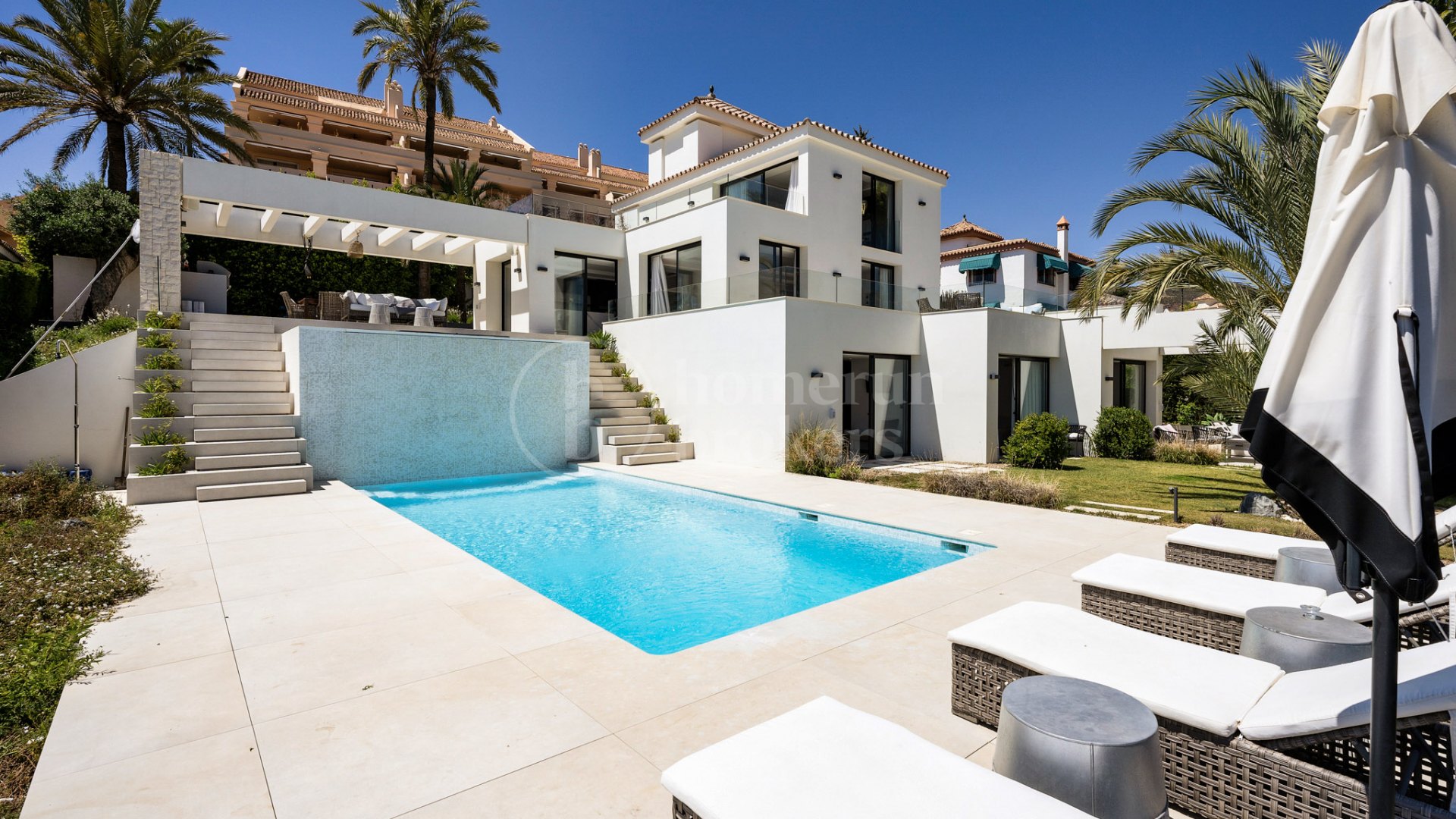 Villa with spectacular views in Nueva Andalucia