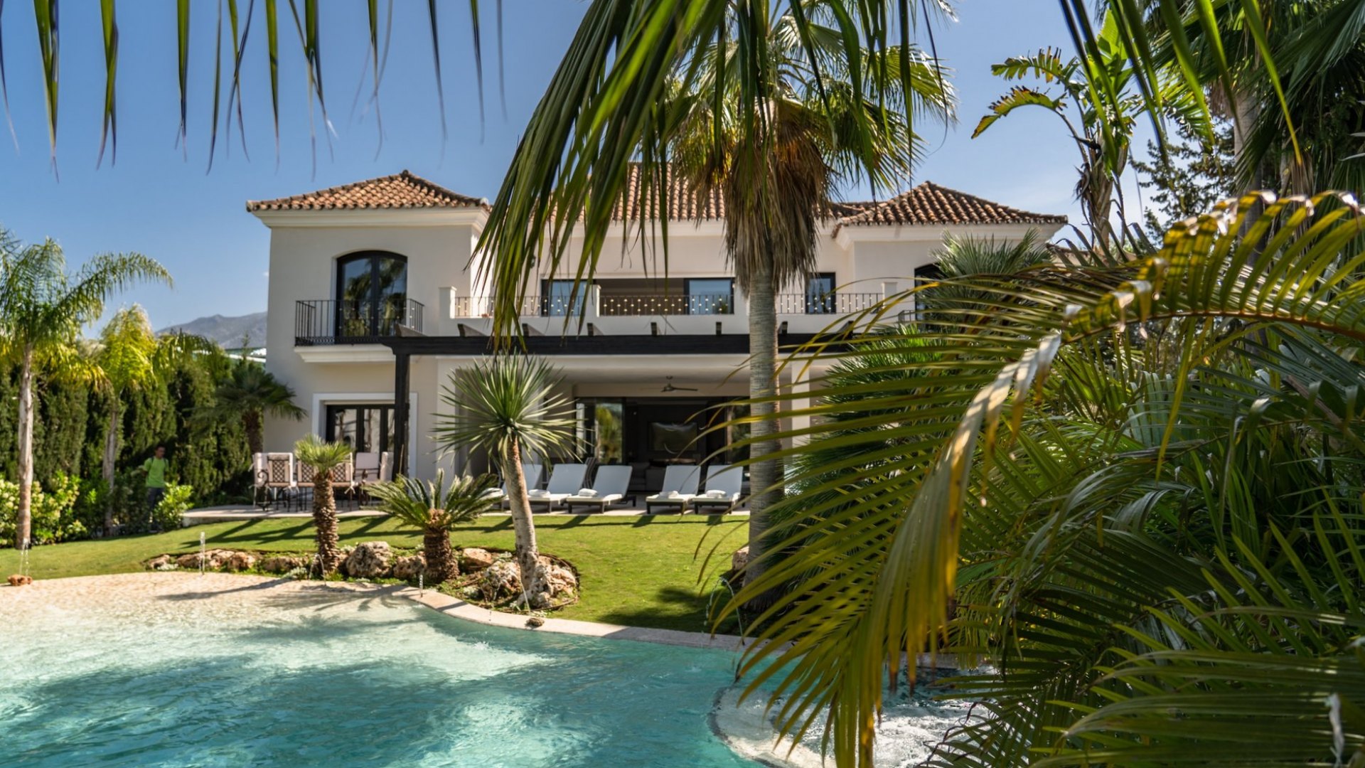 Stunning villa with a Lagoon Pool in Aloha