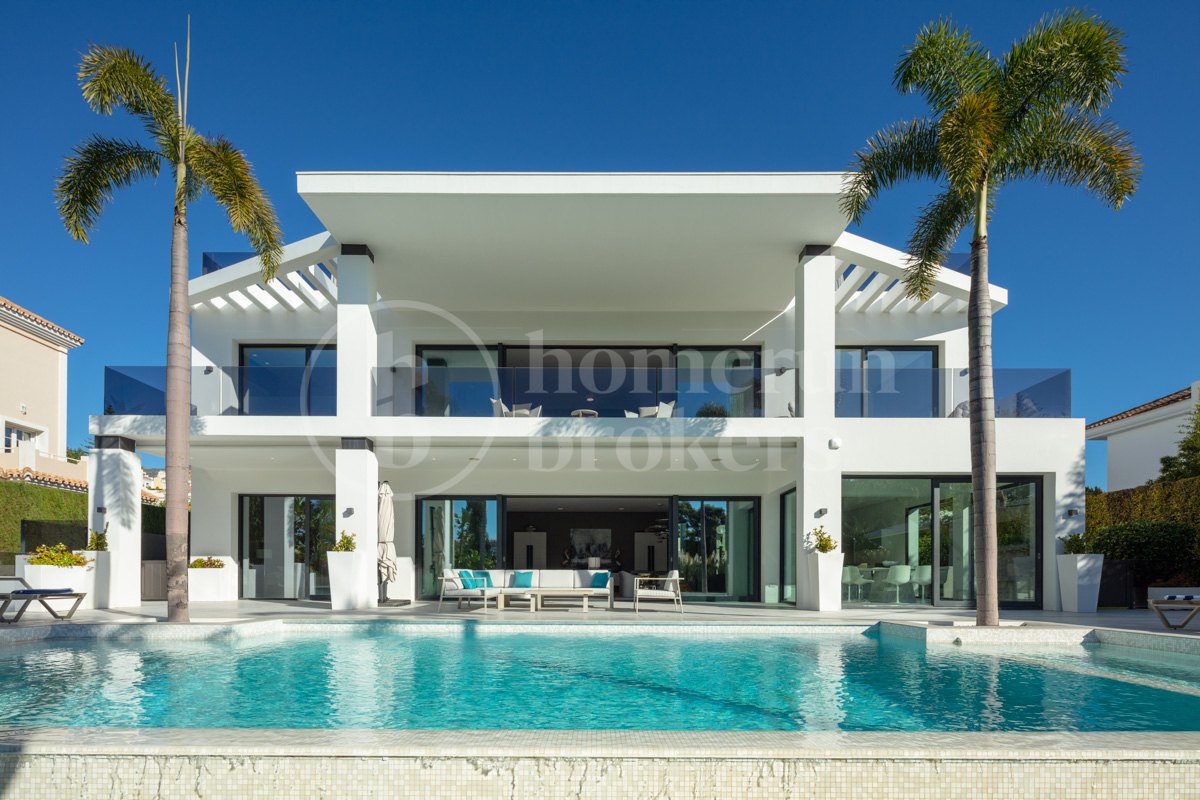 Villa Aloha 104 - Ett slående modernt mästerverk till salu i hjärtat av Nueva Andalucia