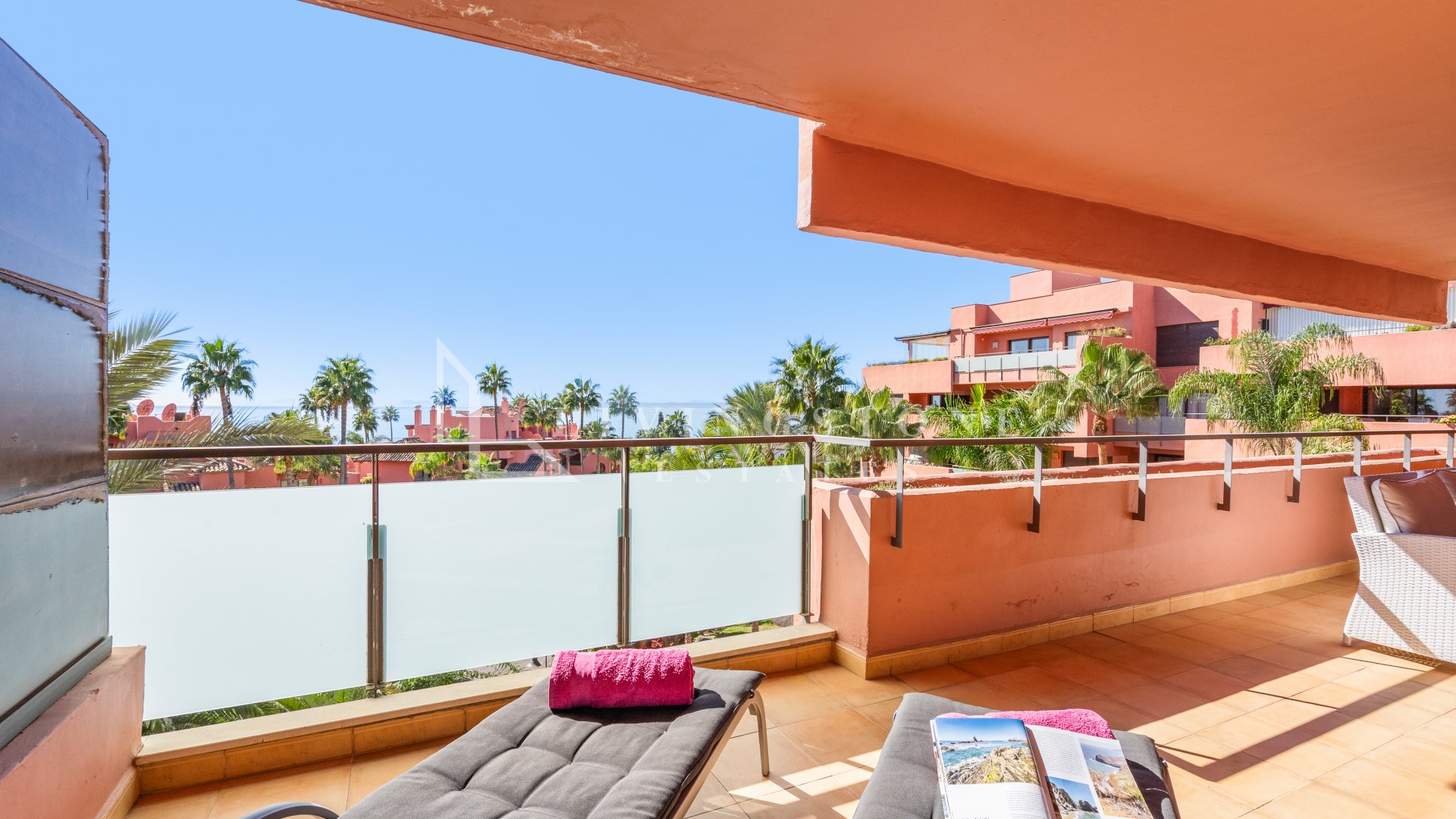 Apartamento en alquiler en Las Salinas, Estepona Este