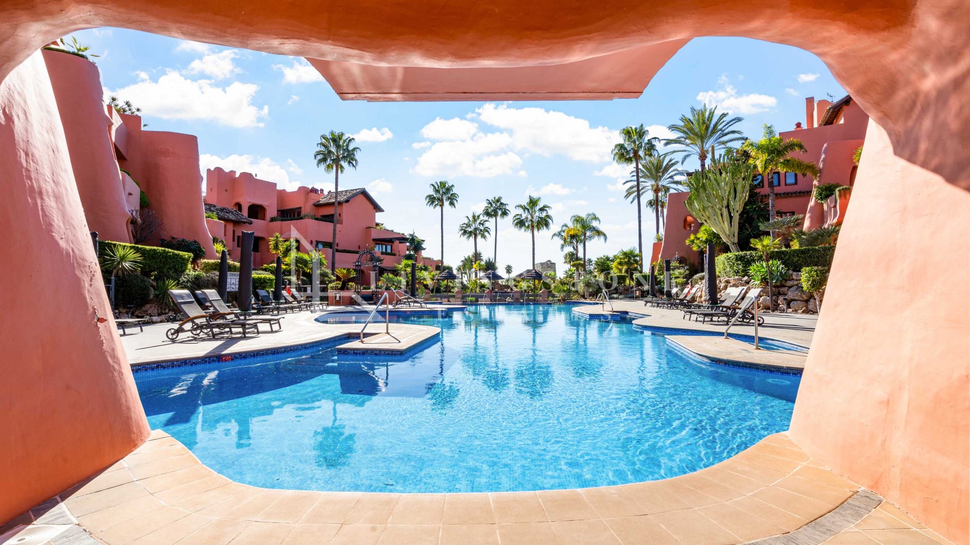 Luxurious Ground Floor Apartment with Sea Views in Torre Bermeja, Estepona