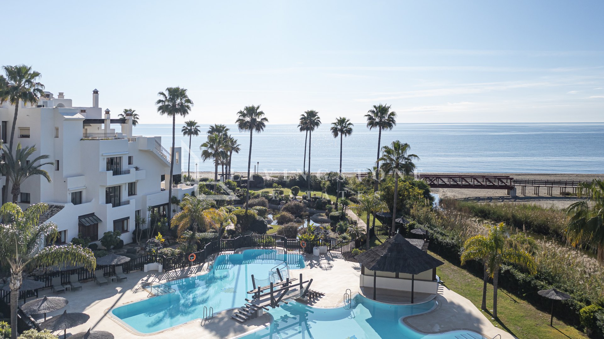 Exquisite Three-Bedroom Penthouse with Panoramic Views in Estepona East
