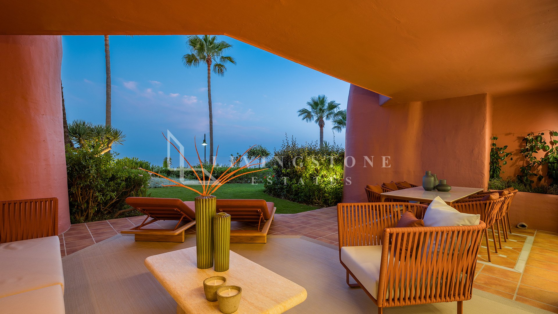 Apartamento de 3 dormitorios en primera línea de playa en Menara Beach, Estepona