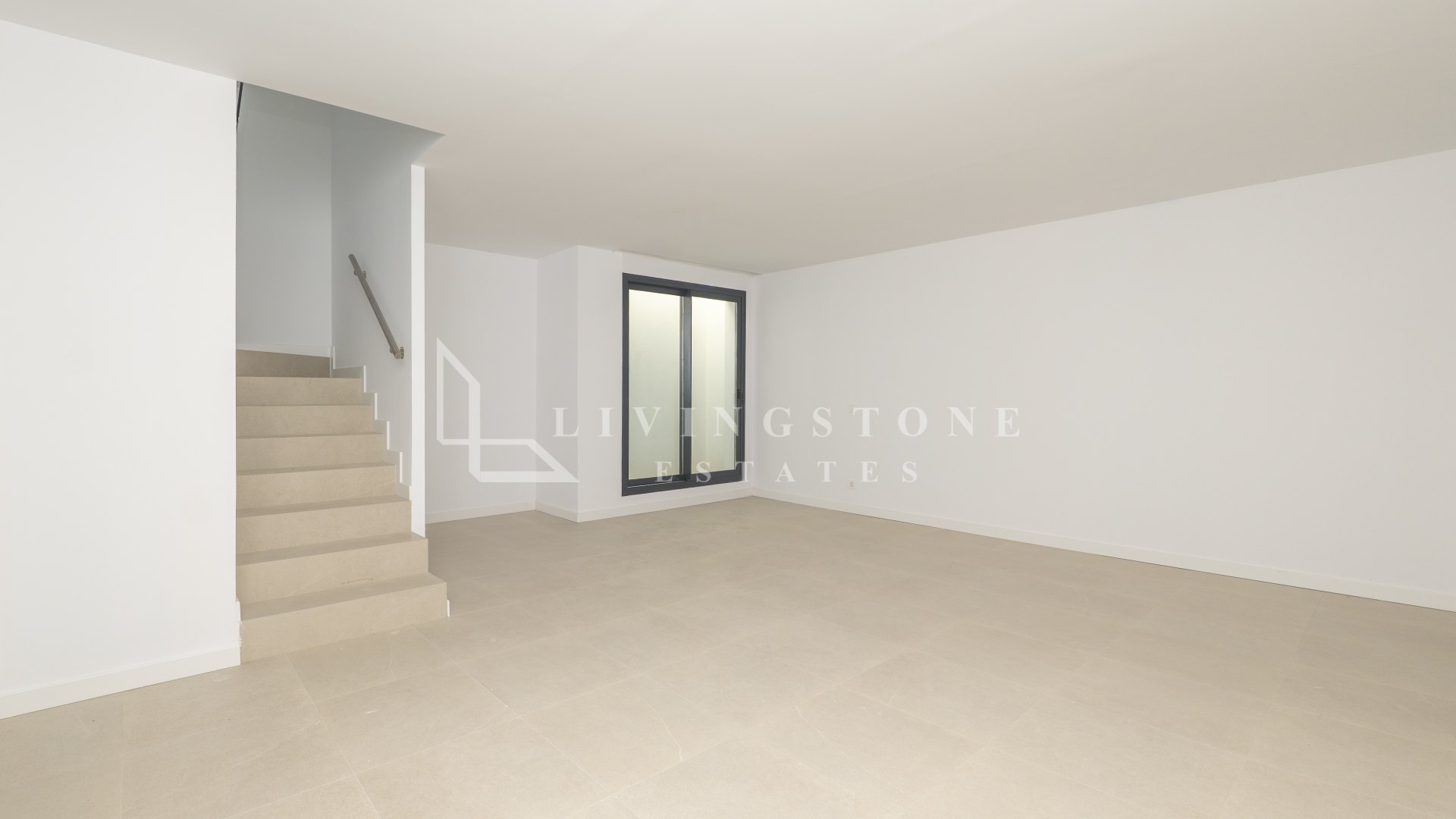 Impresionante villa pareada moderna en Atalaya, Estepona Este