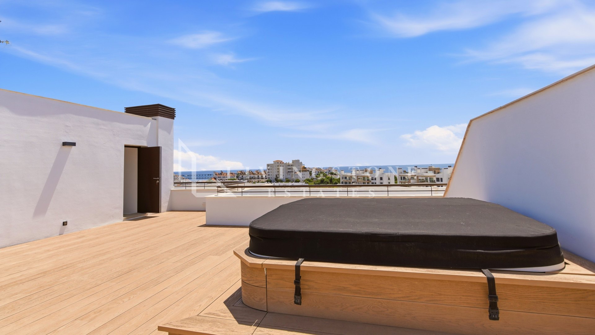 Luxury modern penthouse with the panoramic and sea views in Estepona!