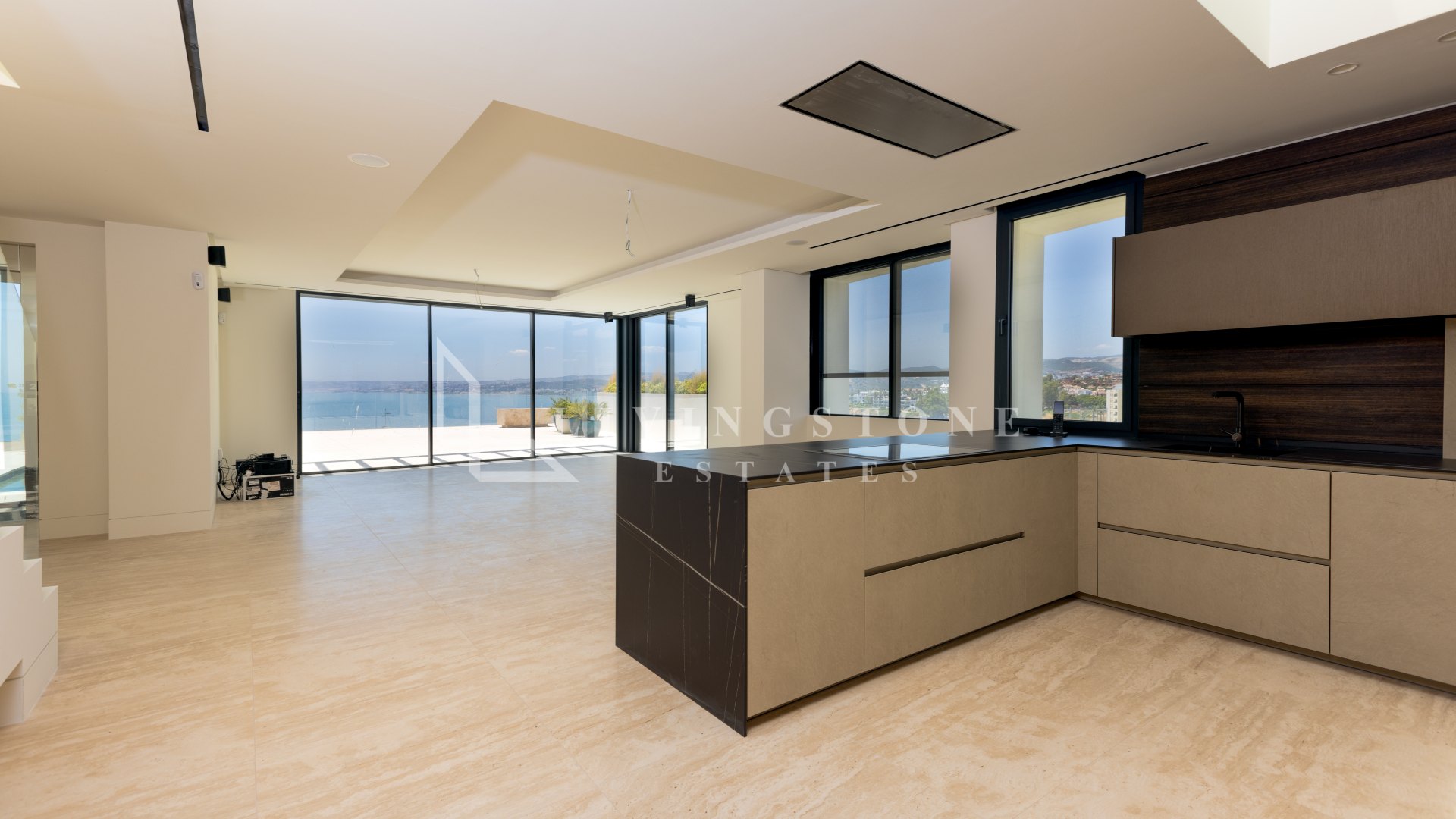 Front Line Beach Penthouse with Panoramic Terraces in Estepona Puerto