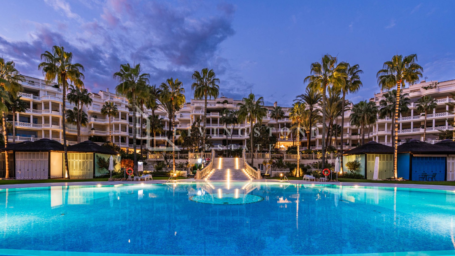 Exceptional fully refurbished 3 bedrooms front line beach apartment in Las Dunas Park on the New Golden Mile