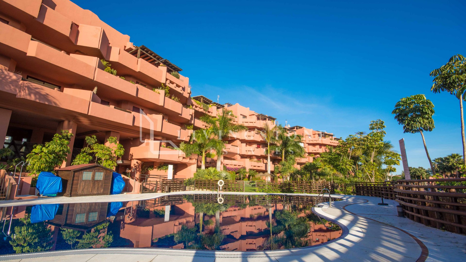 Gran apartamento de 4 dormitorios en la prestigiosa zona de playa de New Golden Mile!