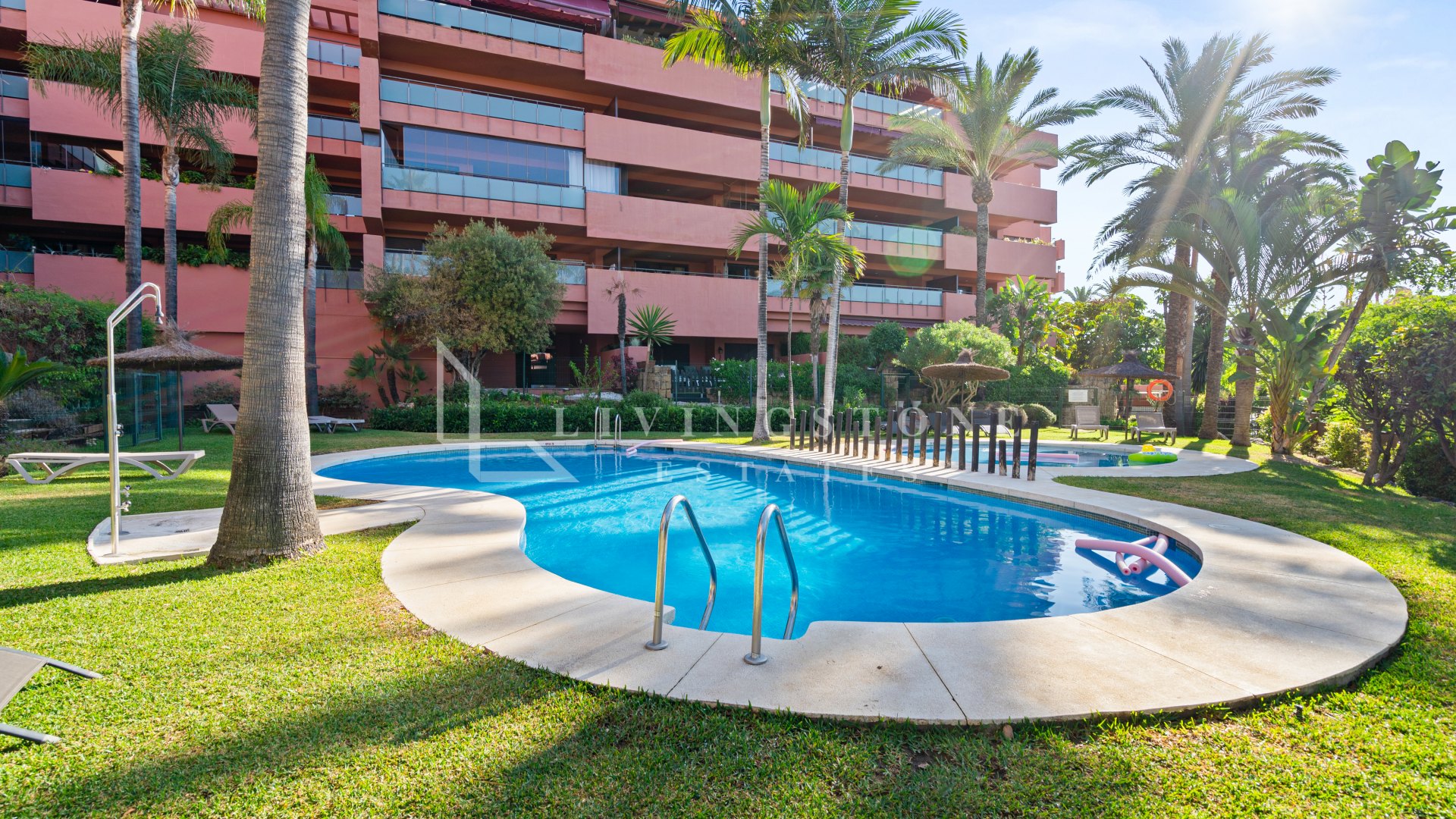 Beautiful beachside apartment!
