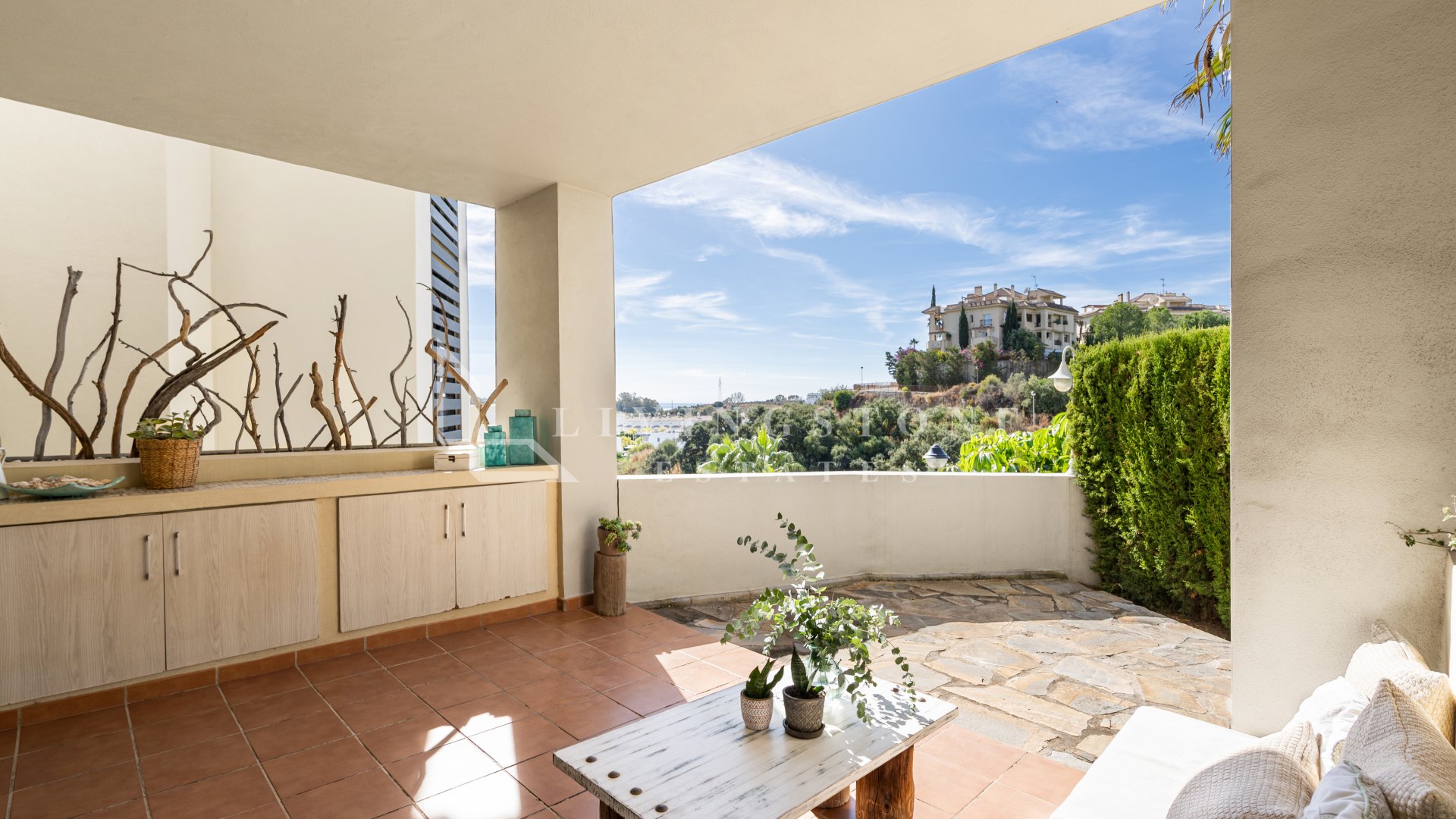 Elegant Ground Floor Apartment with Private Garden in Selwo, Estepona