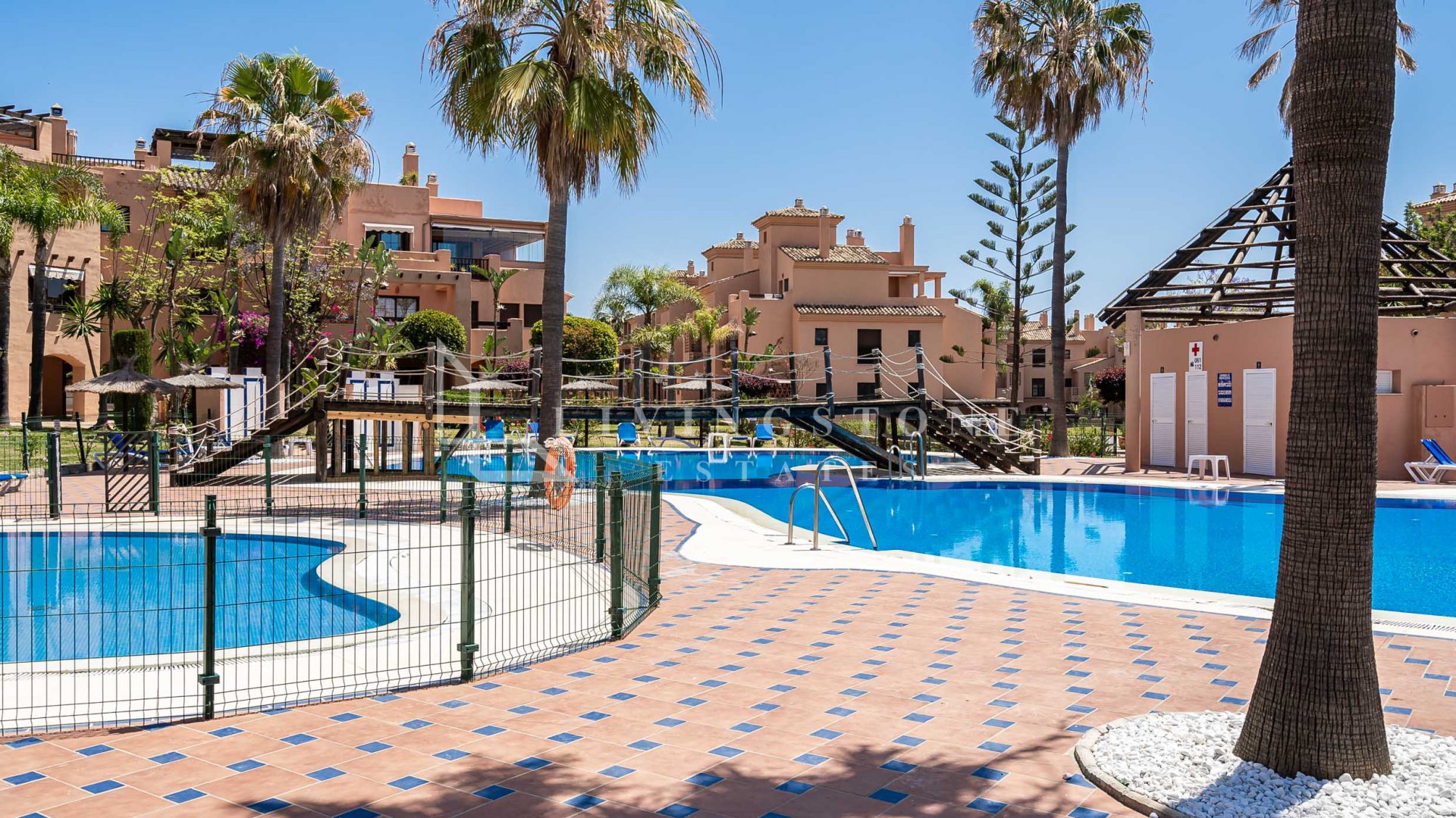Fantastic opportunity, 2 bedrooms apartment in the beachside complex in one of the best areas by attractive price !