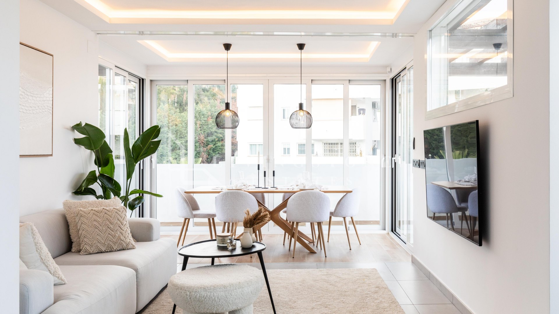Unique, spacious, renovated penthouse in Riviera del Sol!