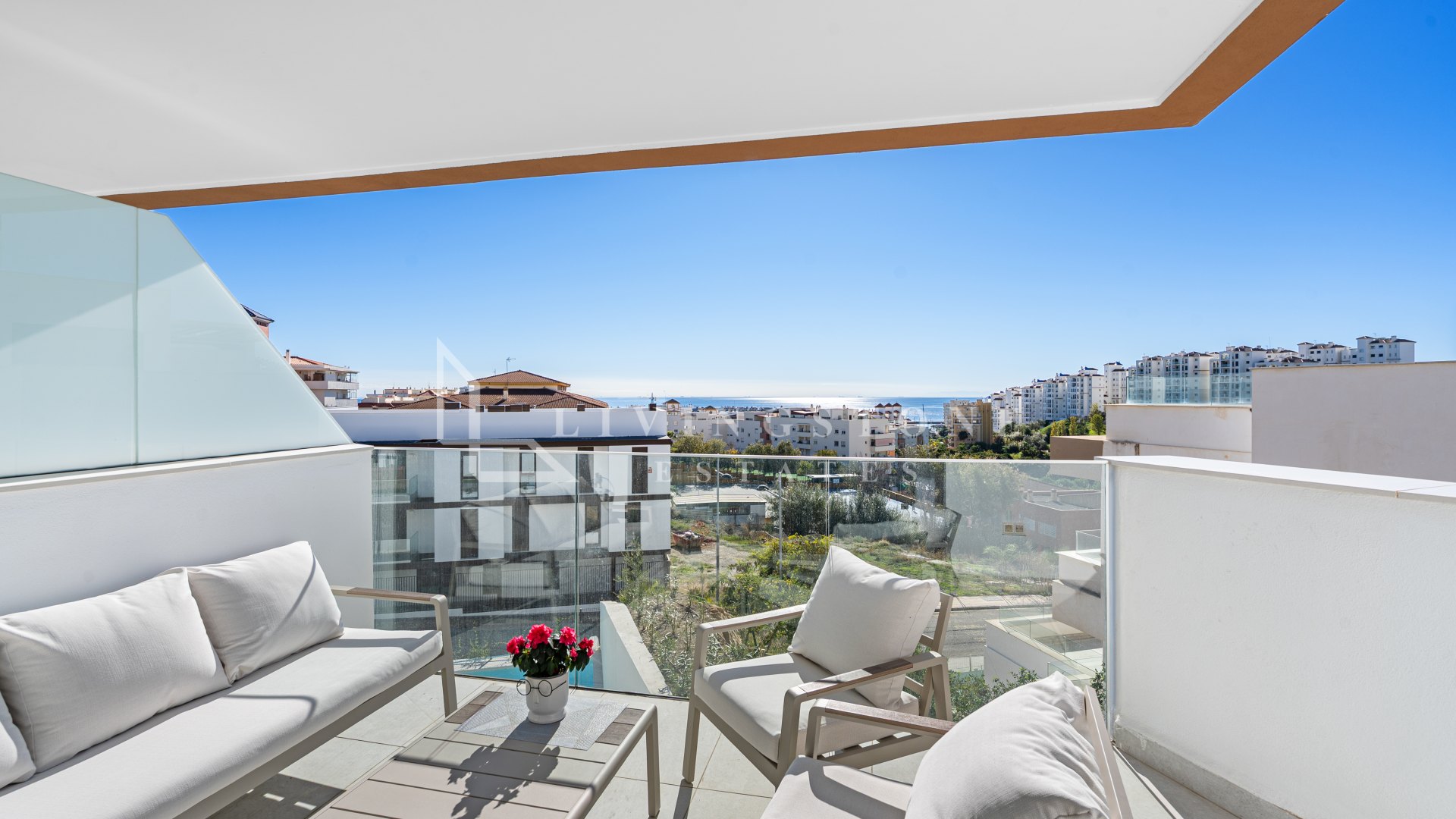 Brand new apartment with amazing sea views!