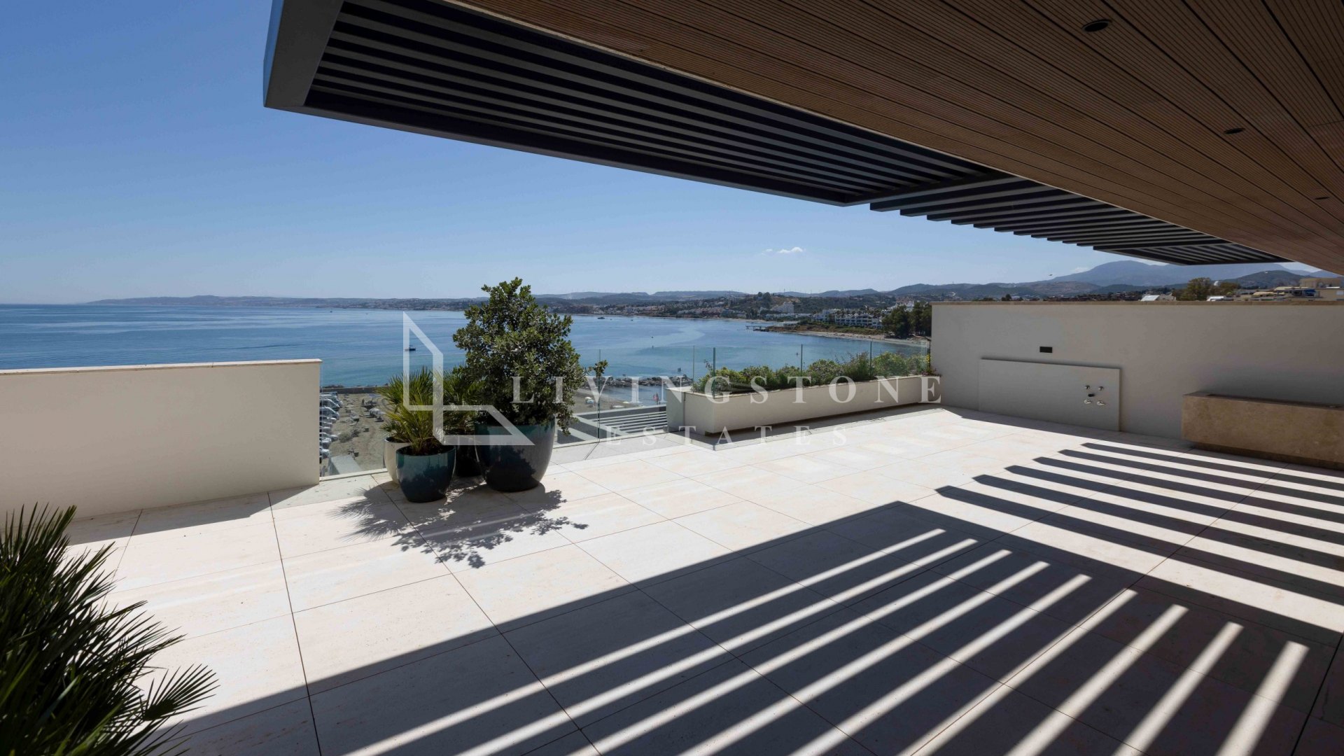 Modern Beachfront Apartment in Estepona Puerto – Ikkil Bay