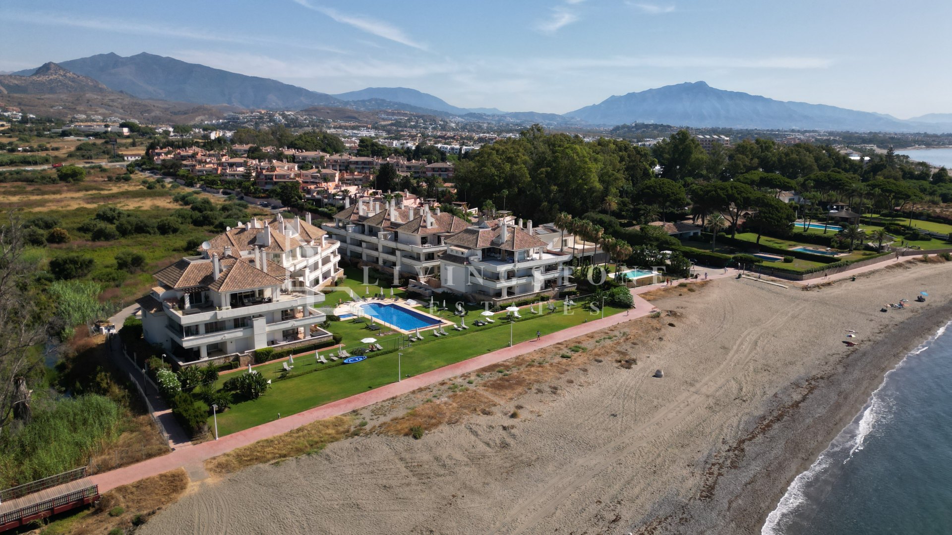 Elegant beachfront apartment in Heaven Beach, Estepona East
