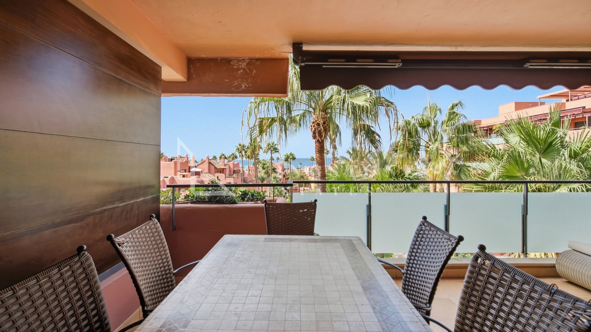 Elegant sea-view apartment in Las Salinas, New Golden Mile