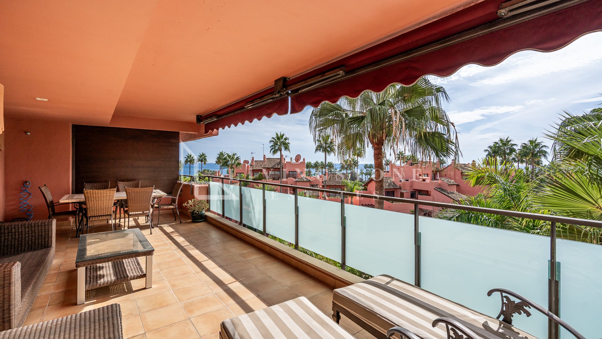 Elegant sea-view apartment in Las Salinas, New Golden Mile