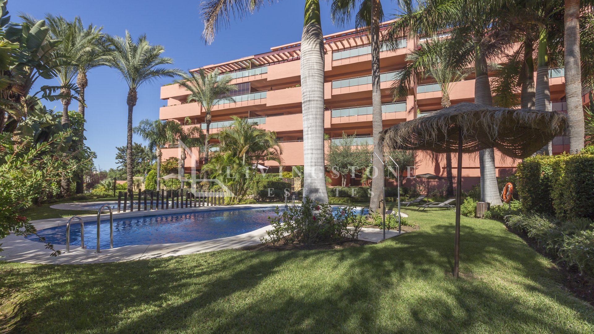 Wohnung zu verkaufen auf Las Salinas, Estepona Ost