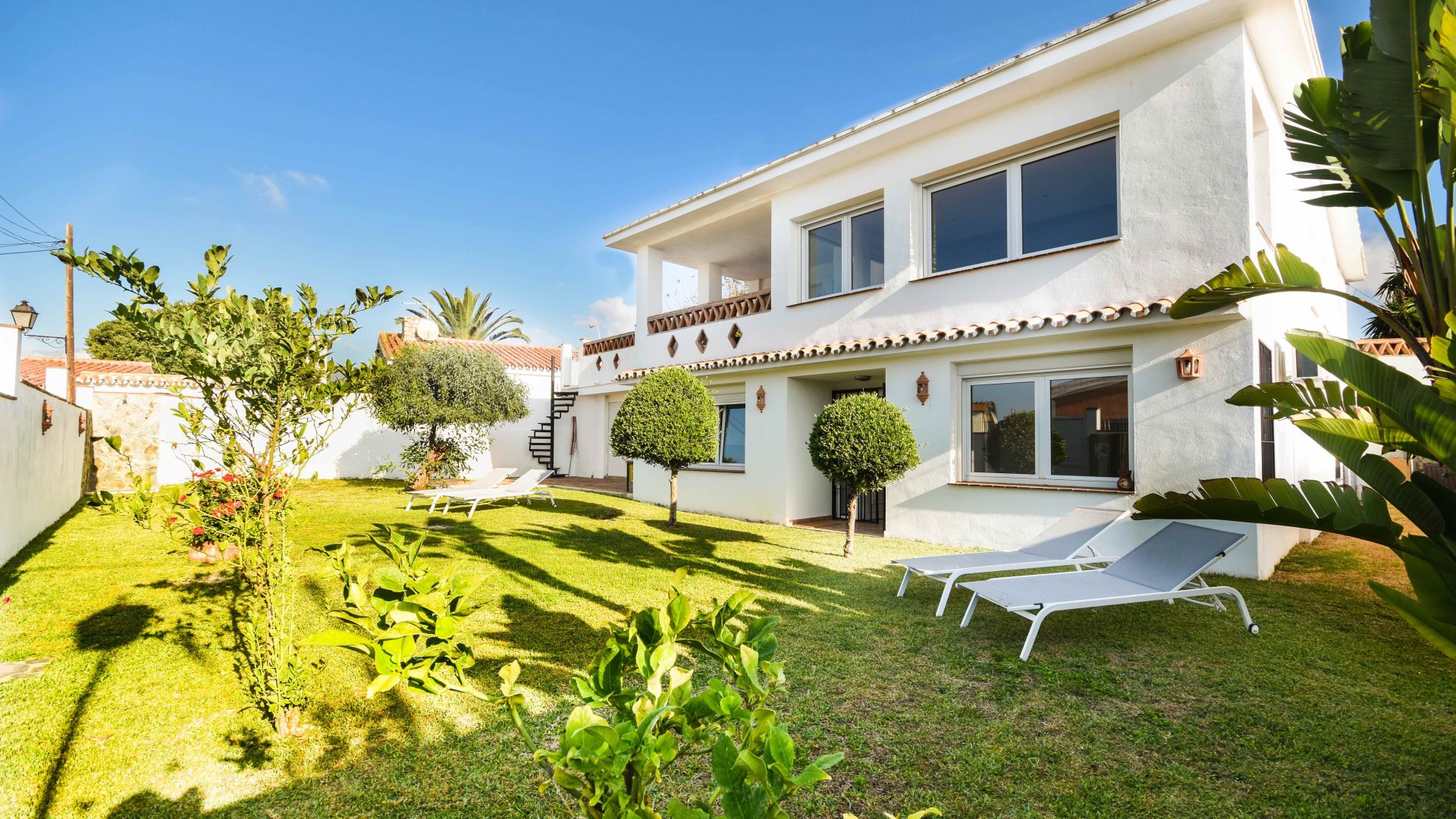 Detached 4 bedroom furnished house in Costabella, Marbella