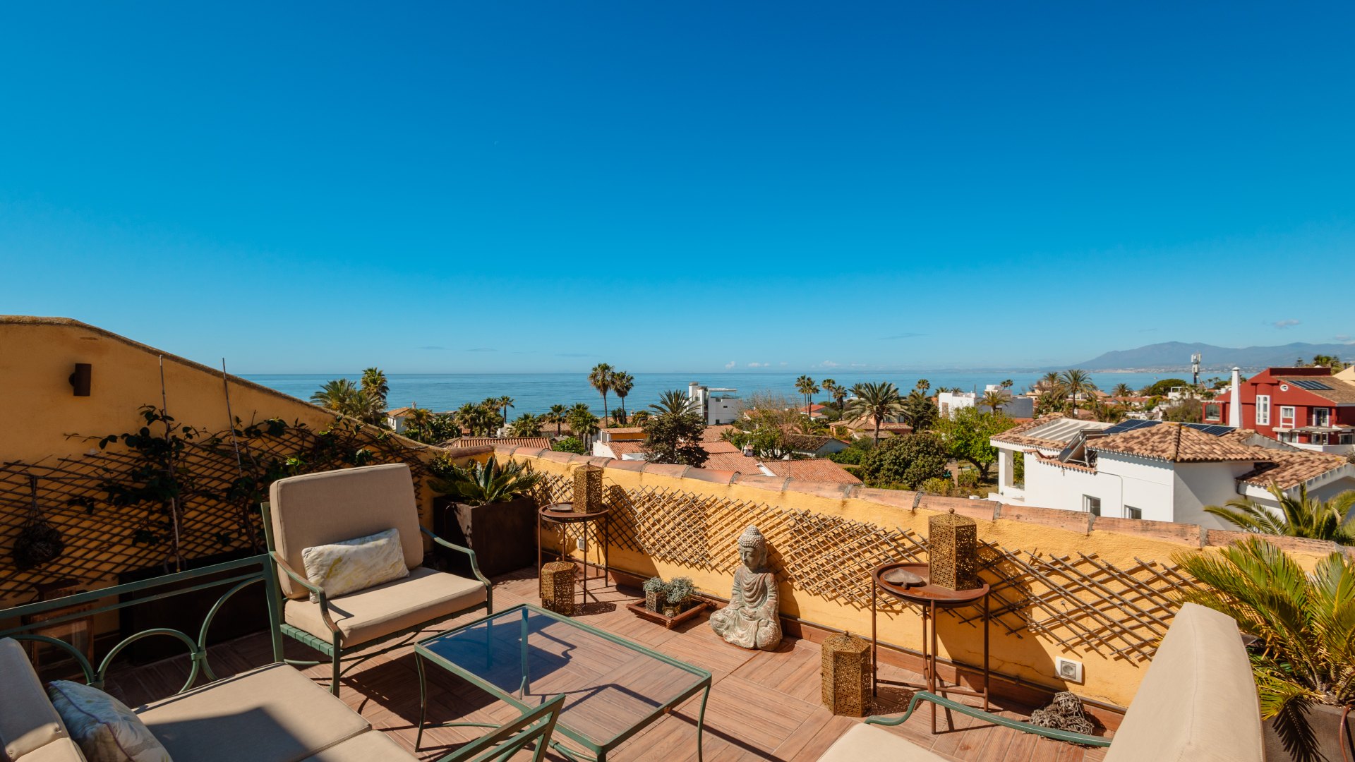 Duplex apartment with 3 bedrooms and 2 bathrooms in Costabella, Marbella