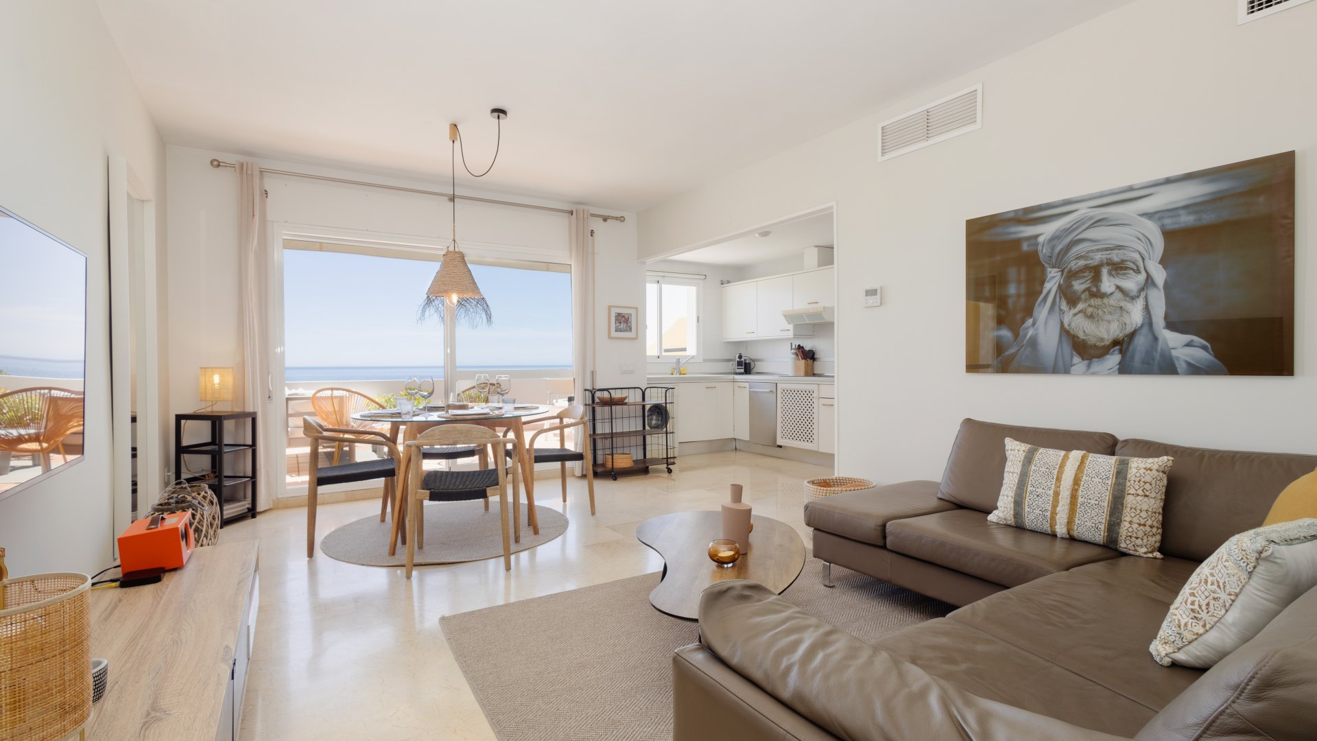 Apartamento acogedor de 1 habitación y 1 baño con vistas al mar en Costabella, Marbella
