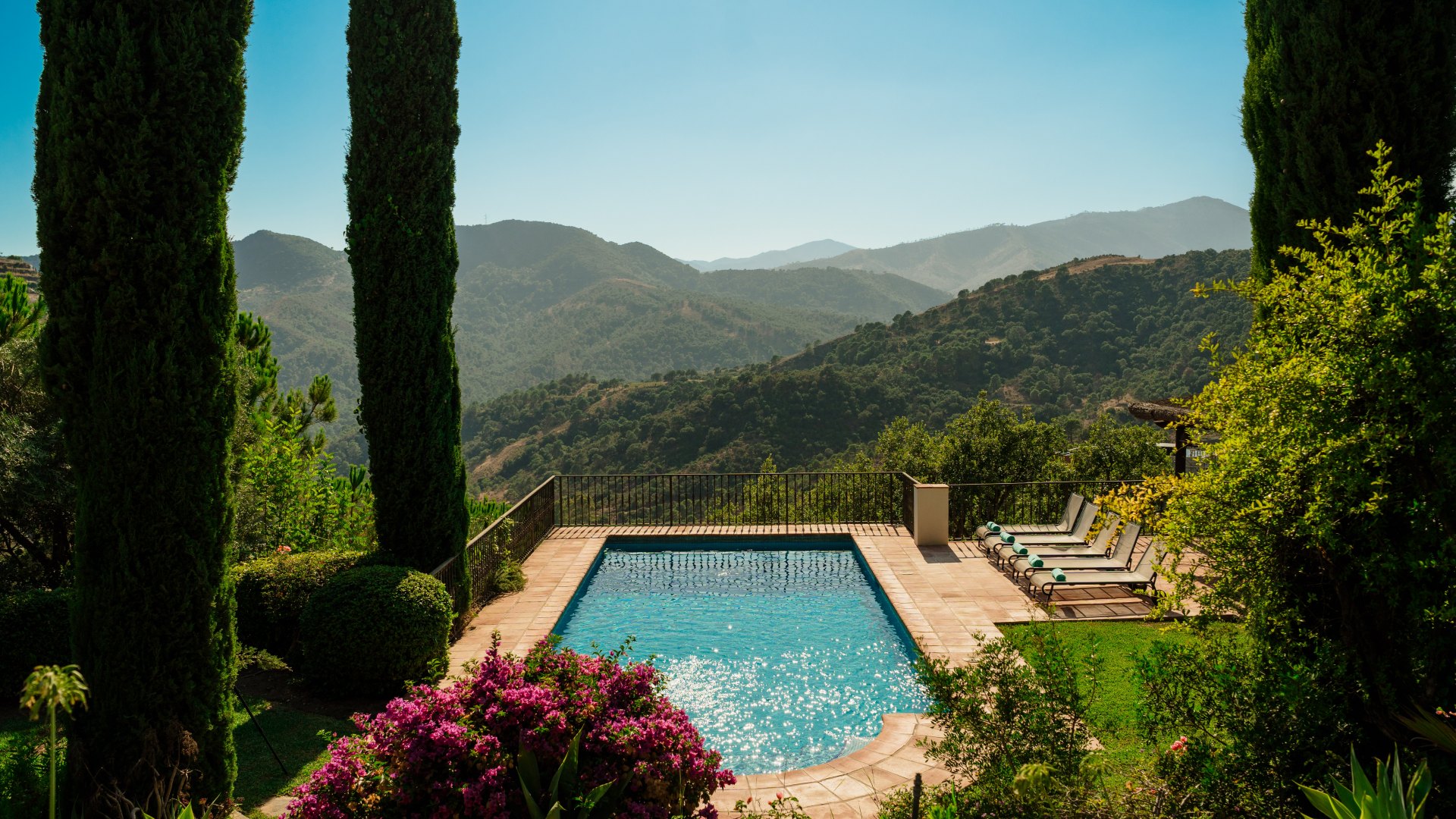 Villa Elysia: Refugio rural y exclusivo, con piscina privada y vistas a la montaña, en La Zagaleta