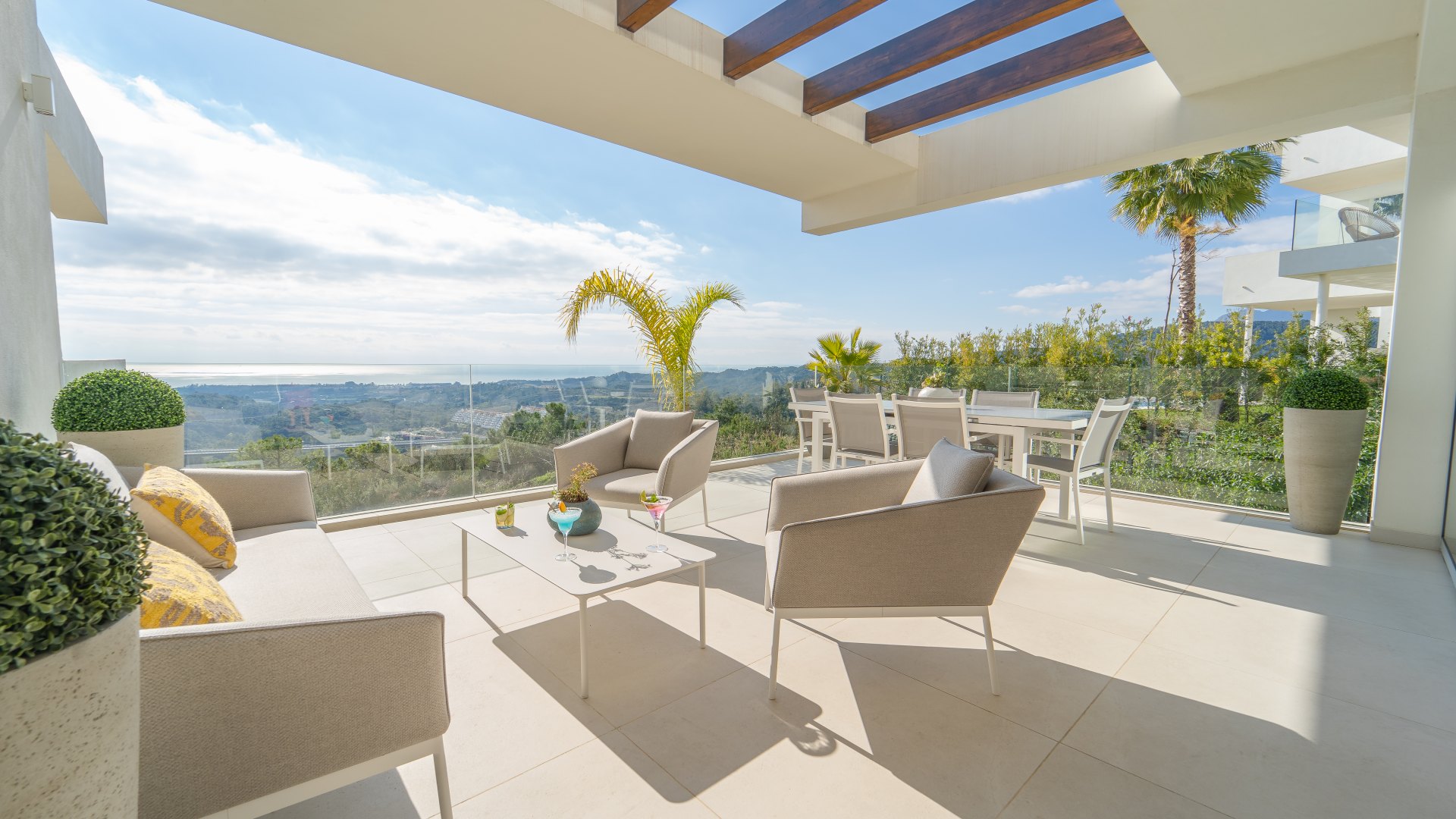 Luxus-Panoramablick: Exklusiver Rückzugsort in Marbella Club Hills