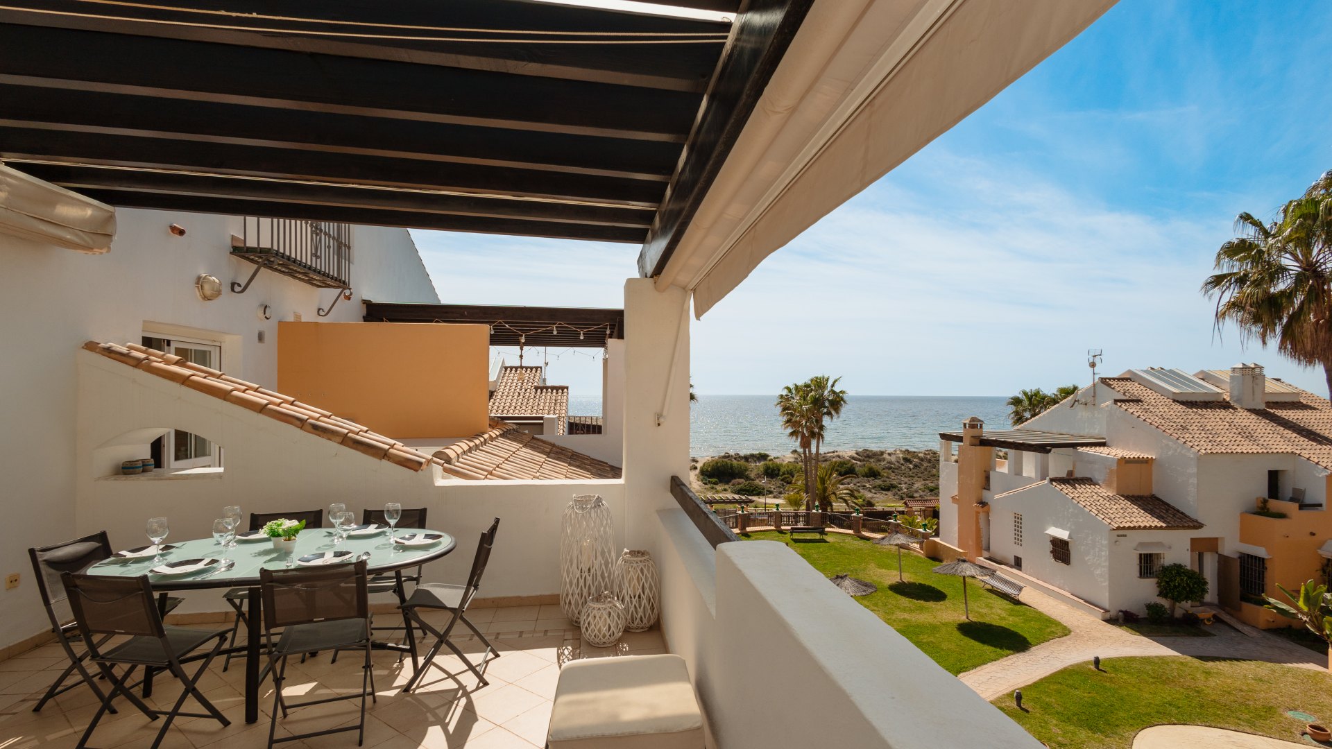 Holiday home with direct access to the beach in Marbella