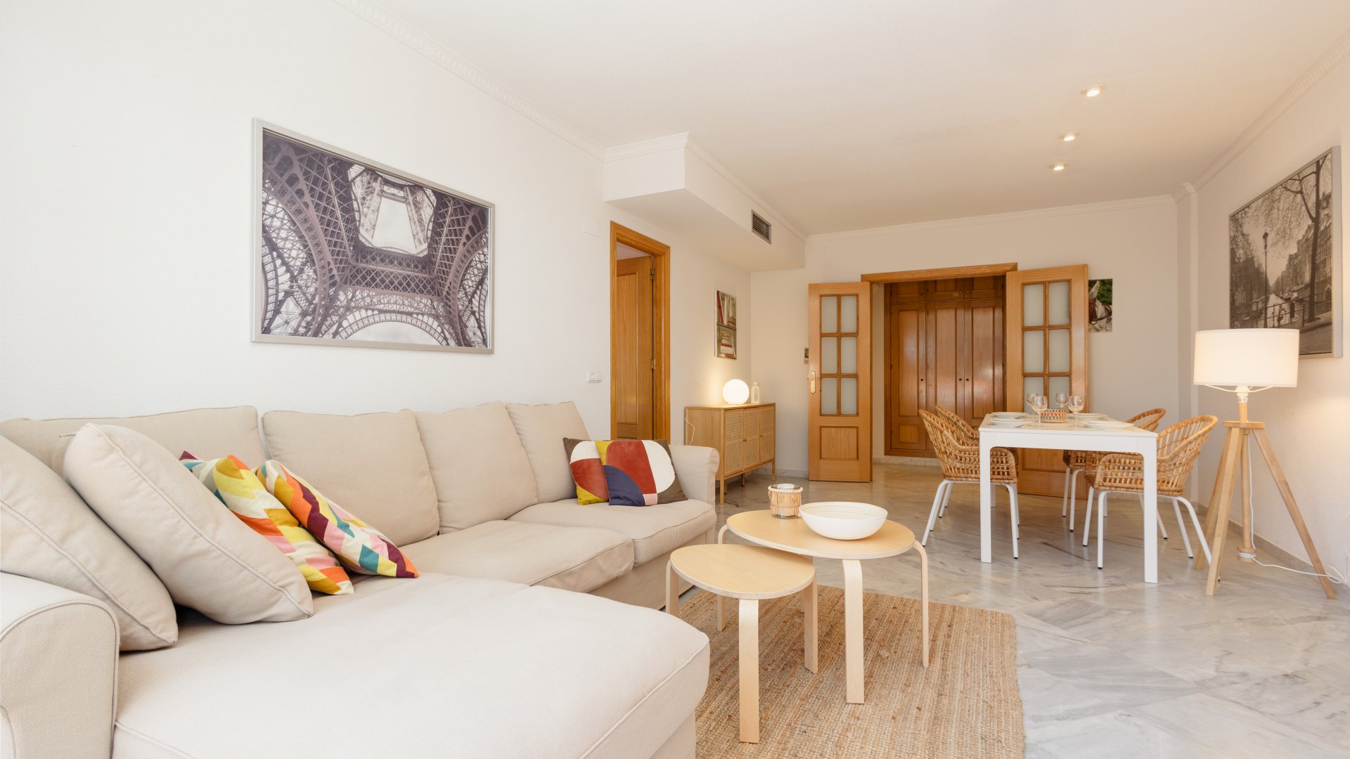 Beachfront apartment with terrace, pool and tennis court in Costabella, Marbella